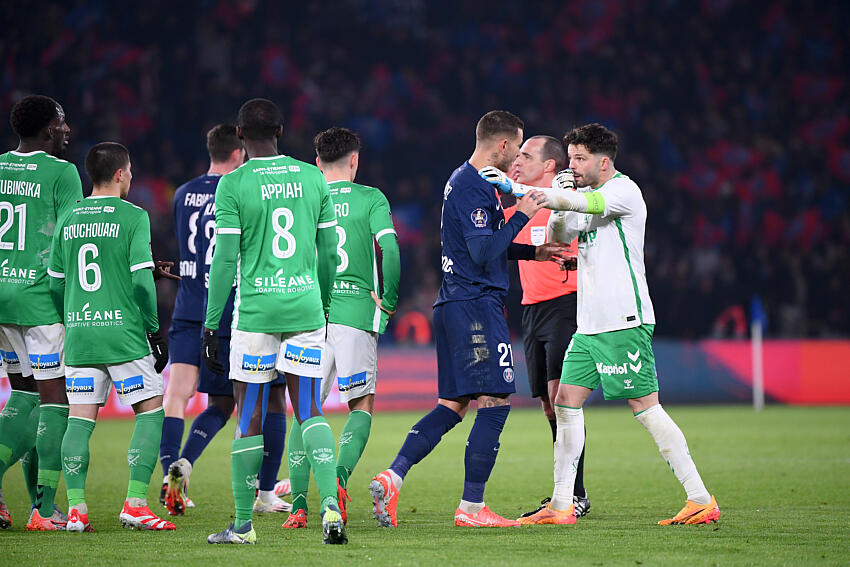 Gautier Larsonneur (ASSE) s'est incliné deux fois face au PSG