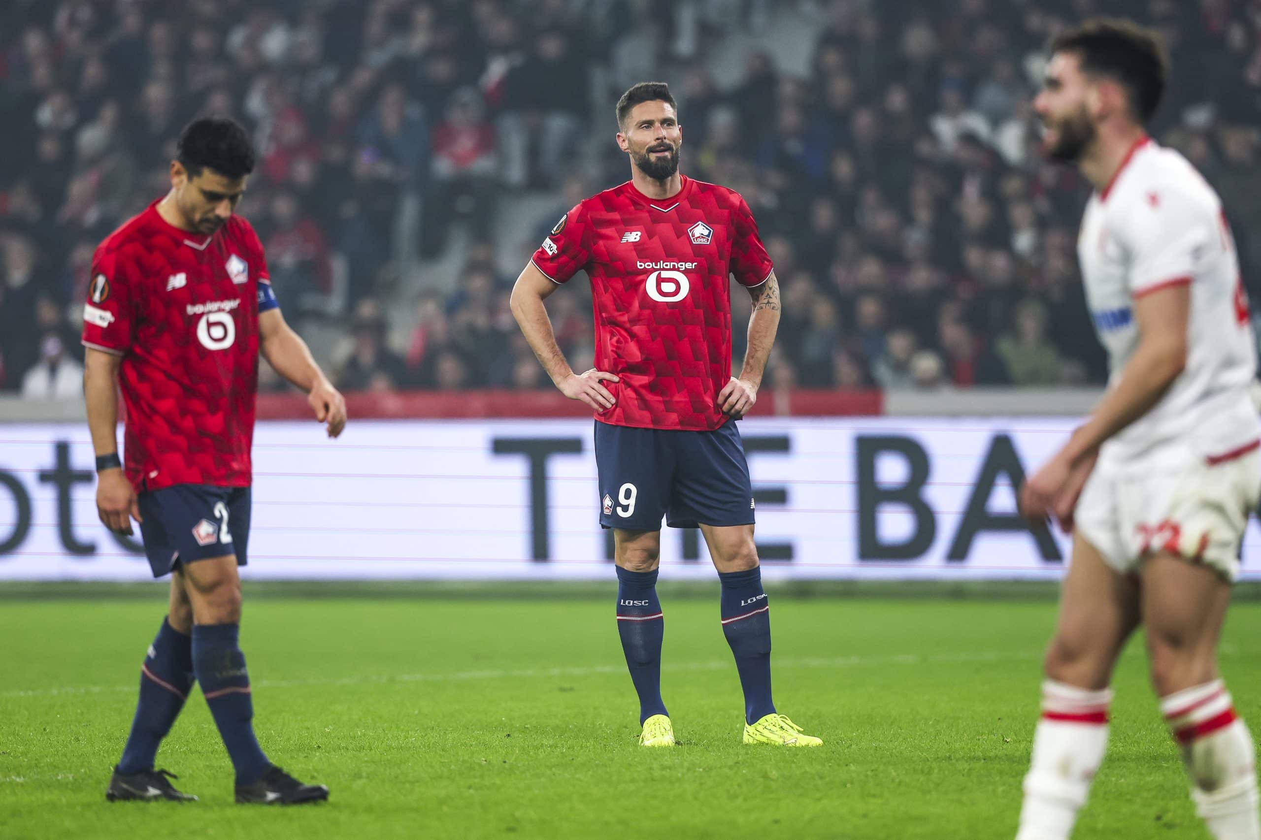 Olivier Giroud, dépité après une action manquée lors de LOSC-Etoile Rouge.