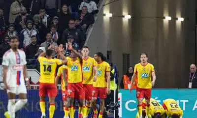 Le RC Lens élimine l’OL et file en demis, les Tops et les Flops du choc