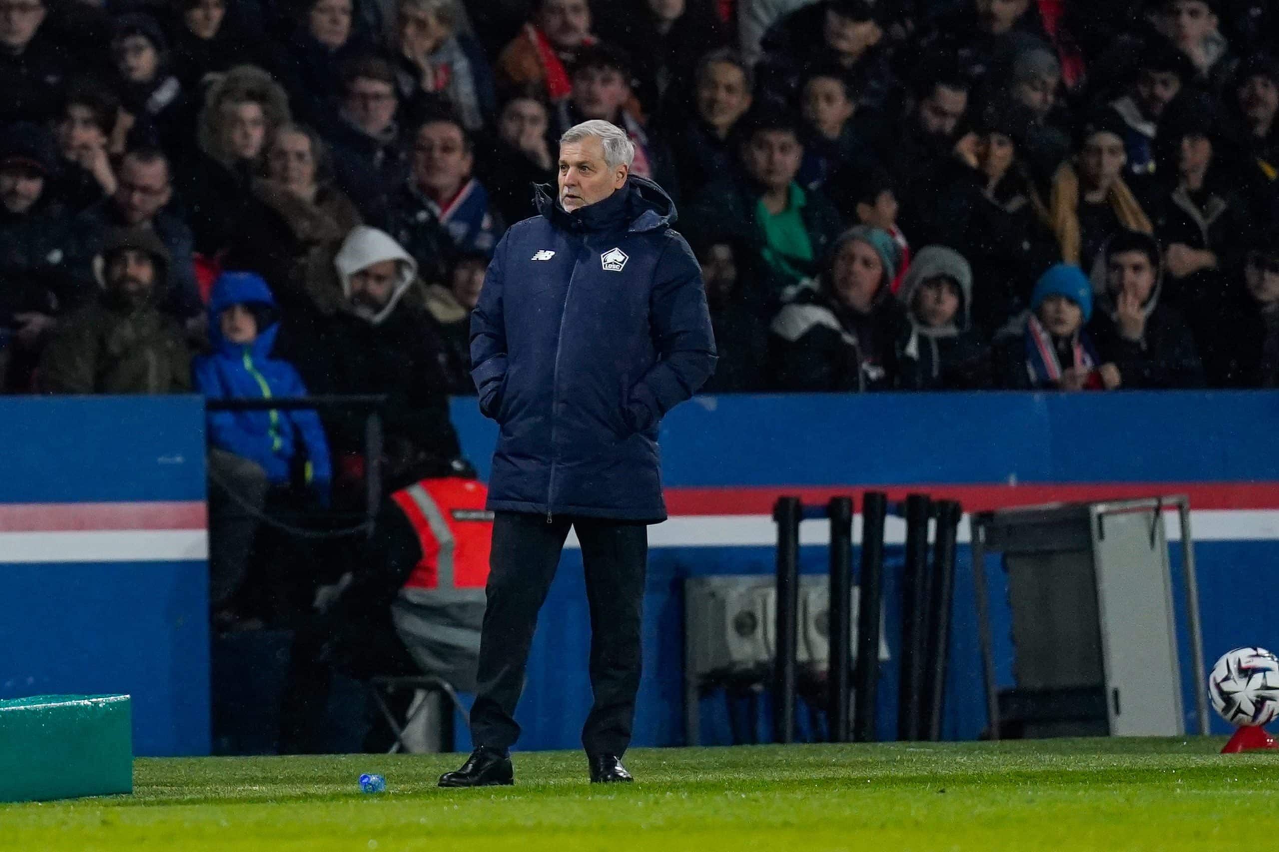 L'entraîneur du LOSC, Bruno Genesio, lors du match au Parc des Princes.