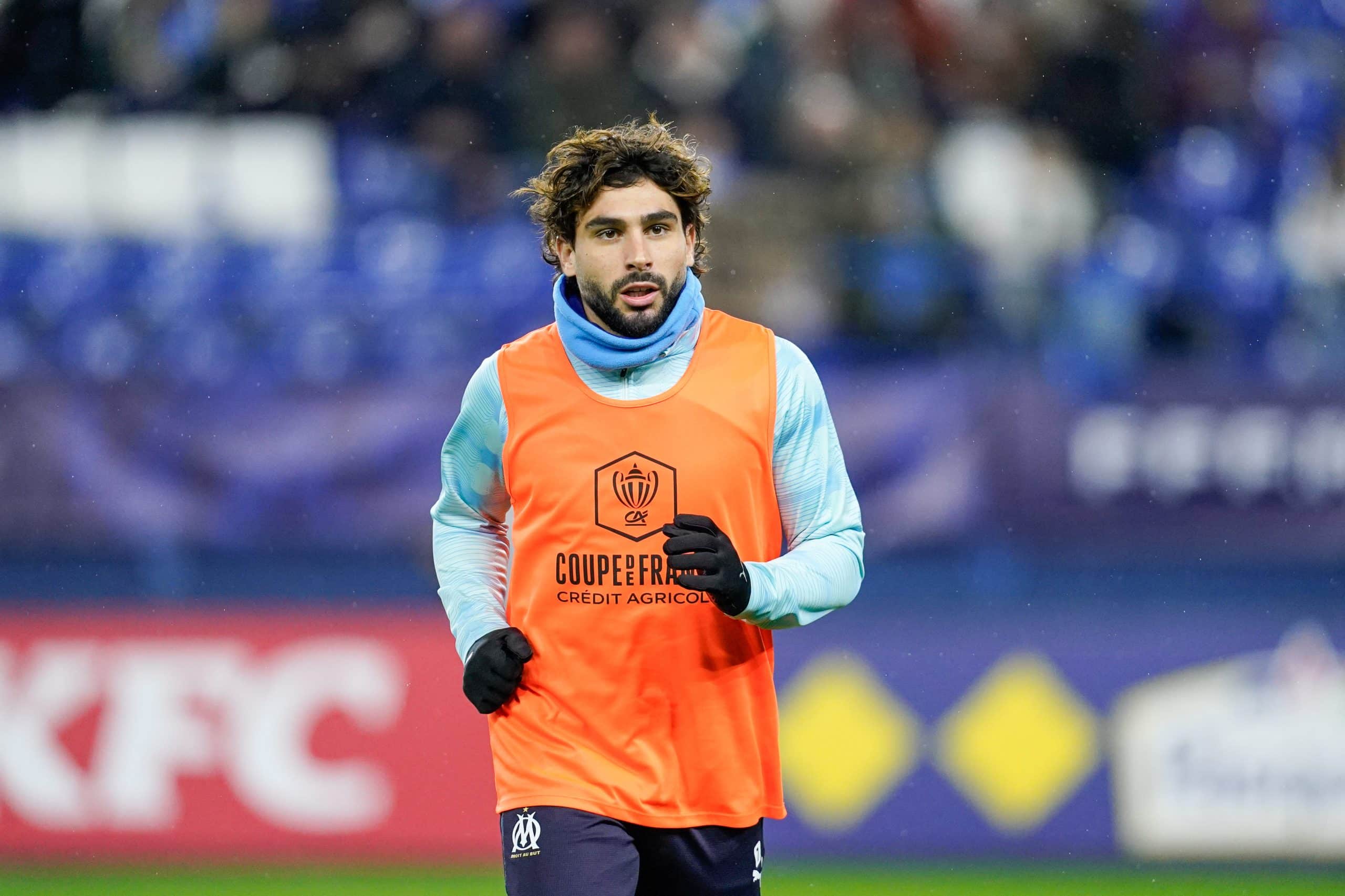 Neal Maupay s'échauffant avec le match de Coupe de France de l'OM contre Bayeux.