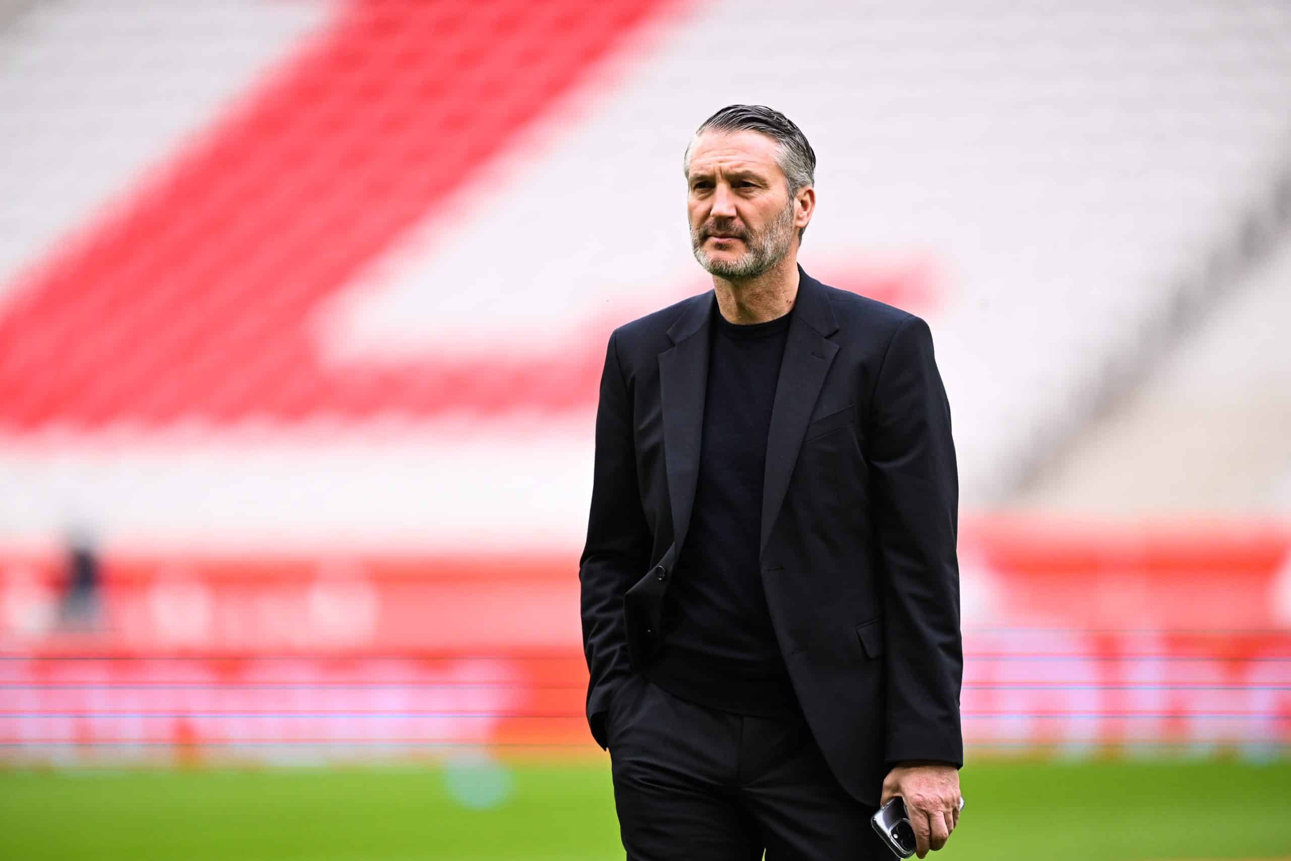 Olivier Létang sur la pelouse de la Decathlon Arena.