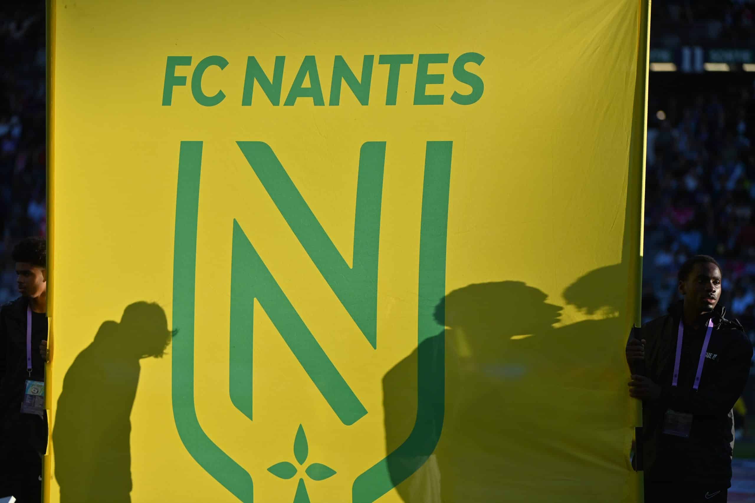 Le logo du FC Nantes avant un match contre Toulouse.