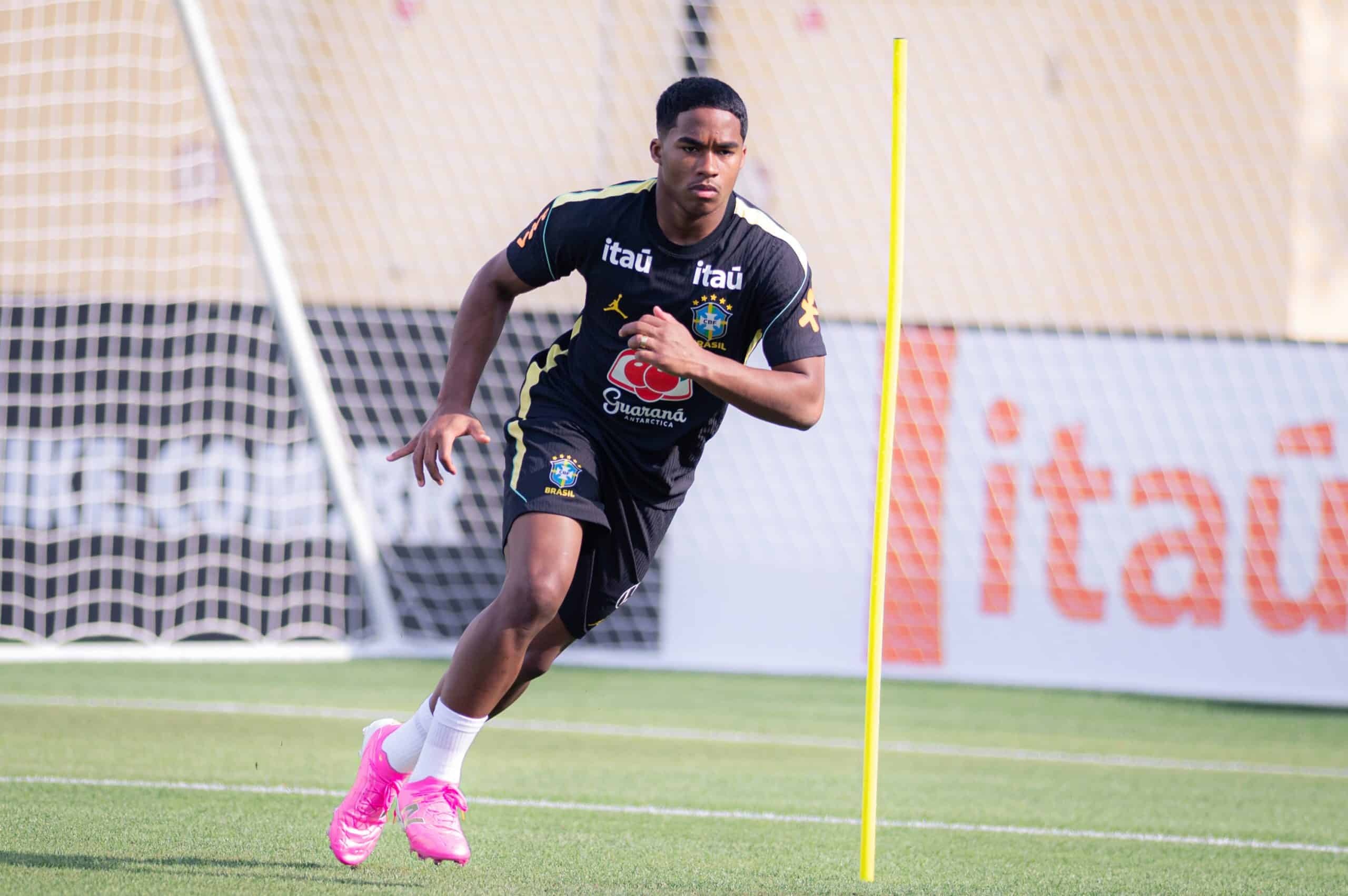 Endrick lors d'un entraînement avec le Brésil.