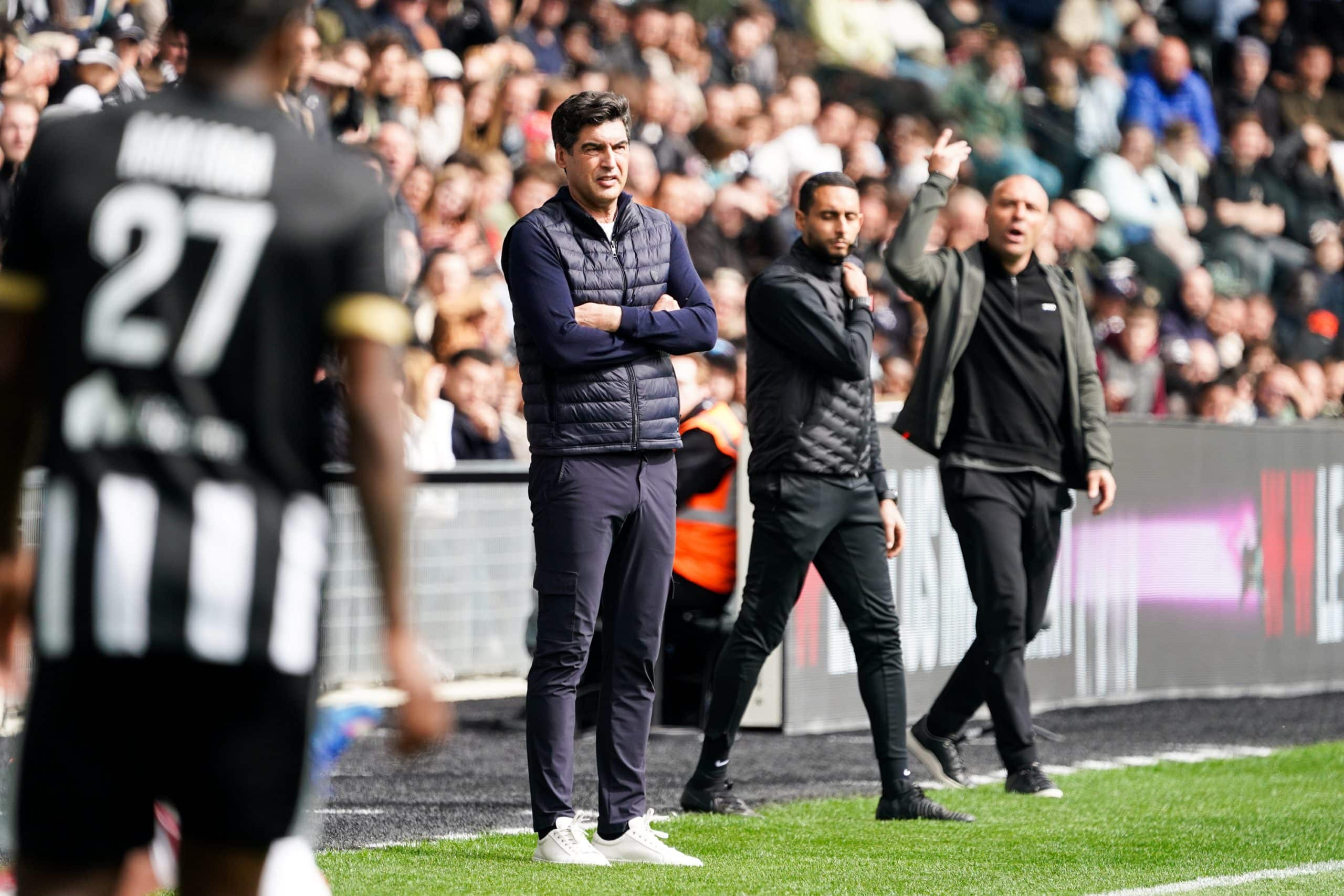 Paulo Fonseca sur le bord de la touche lors d'Angers-OL.