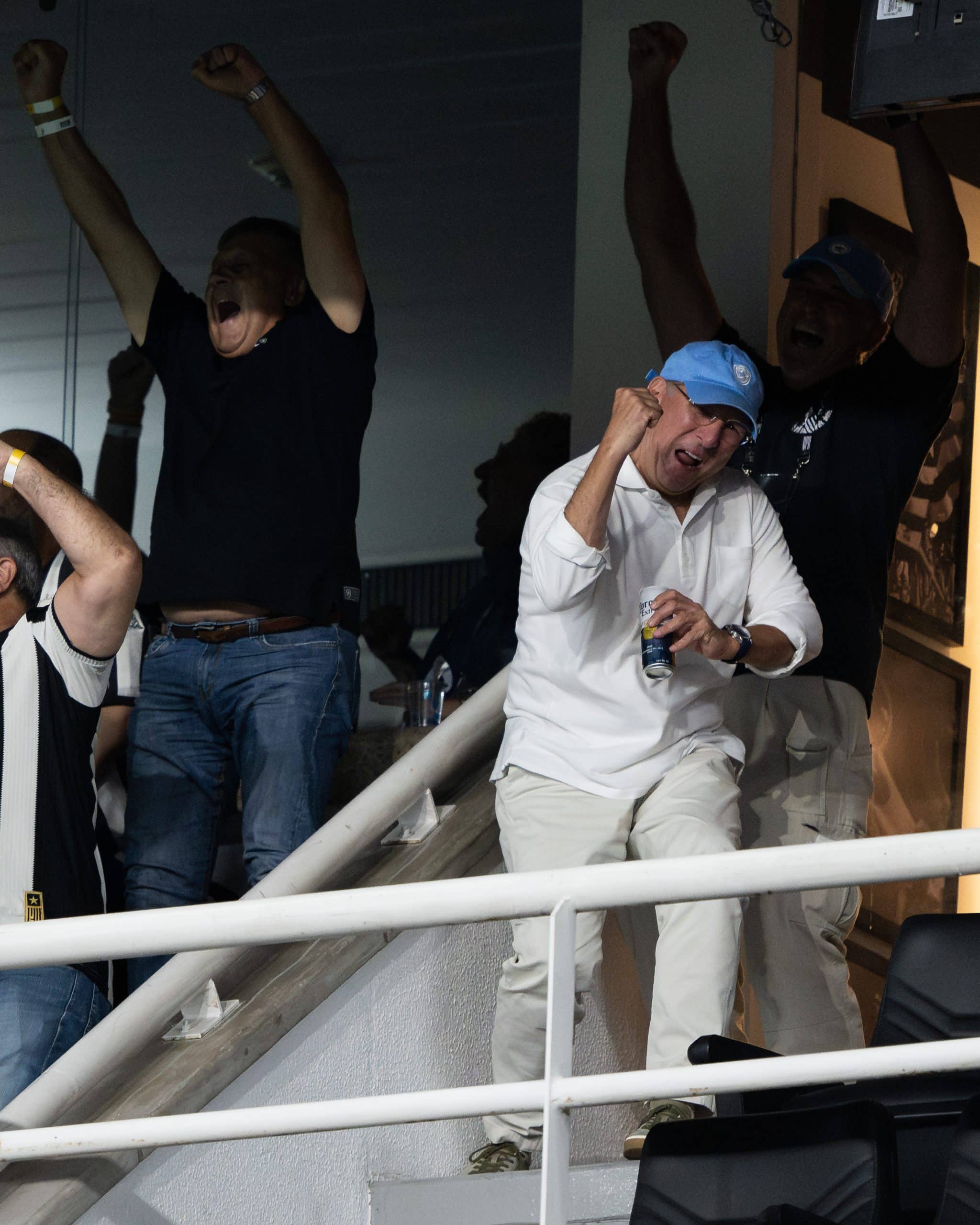 John Textor célébrant un but de Botafogo.