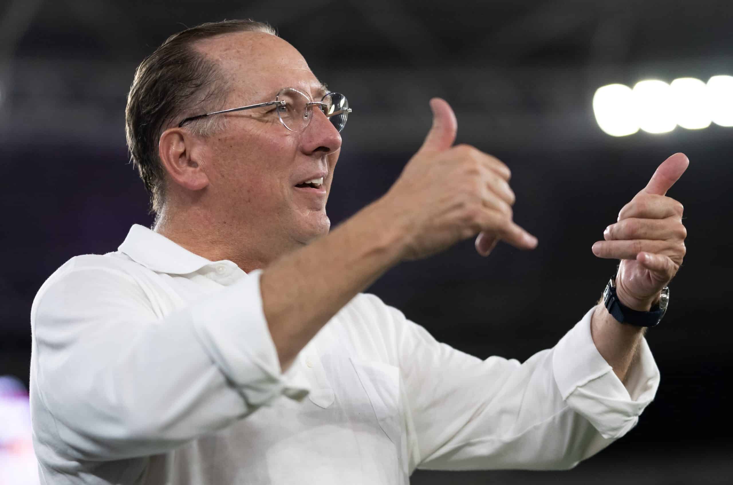 John Textor célébrant une victoire de Botafogo.