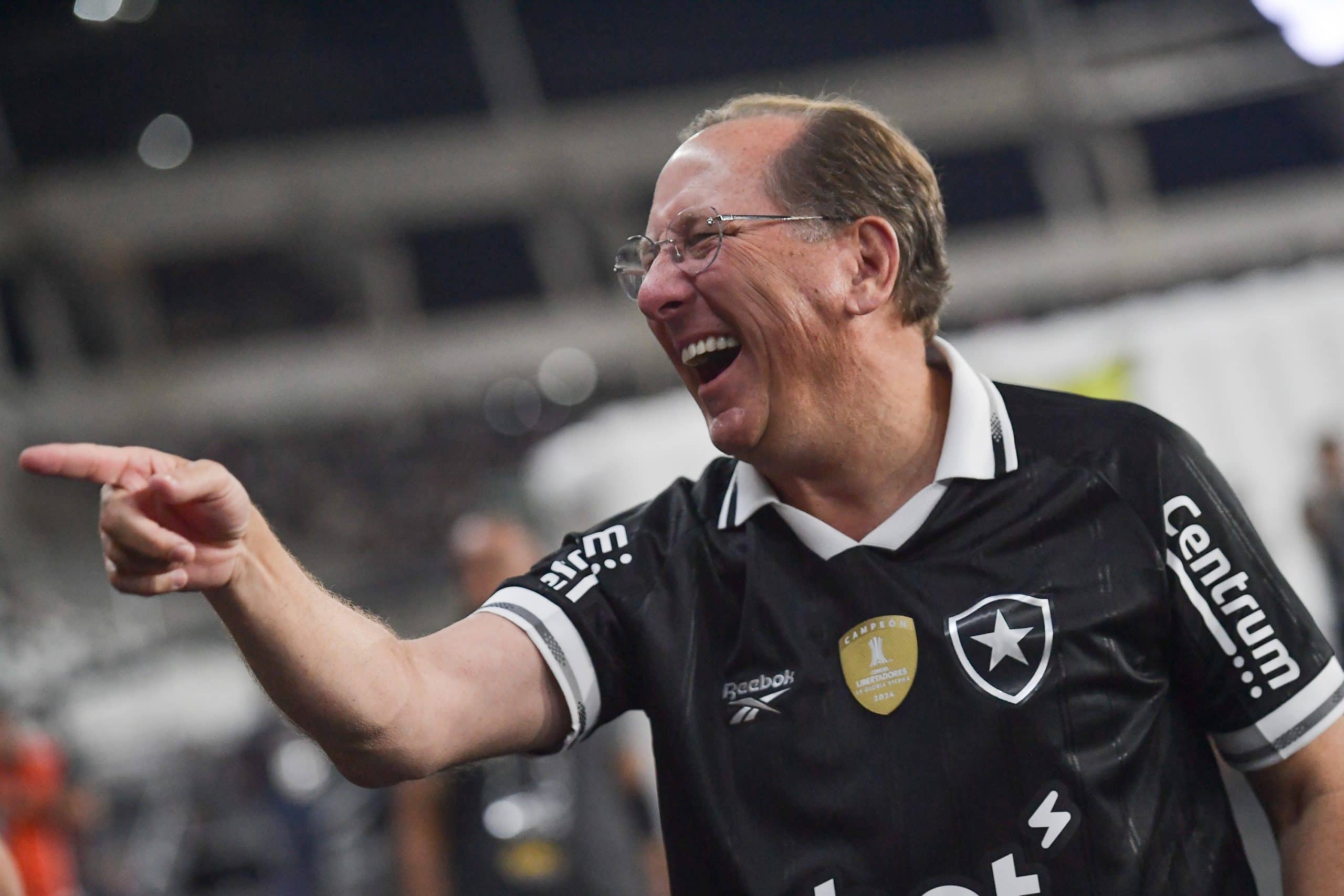 John Textor célébrant une victoire de Botafogo.