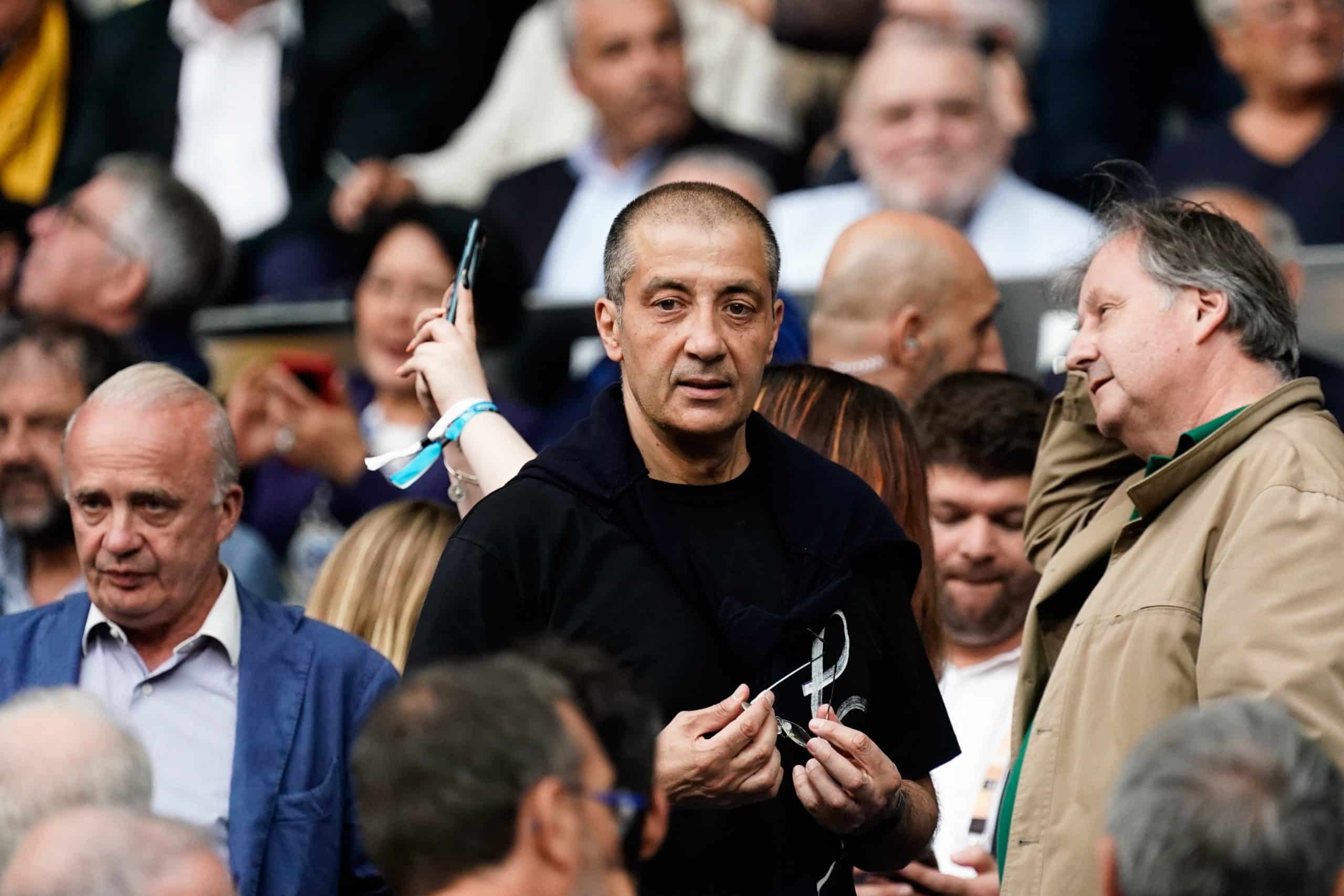 Mourad Boudjellal assistant à un match du Top 14.