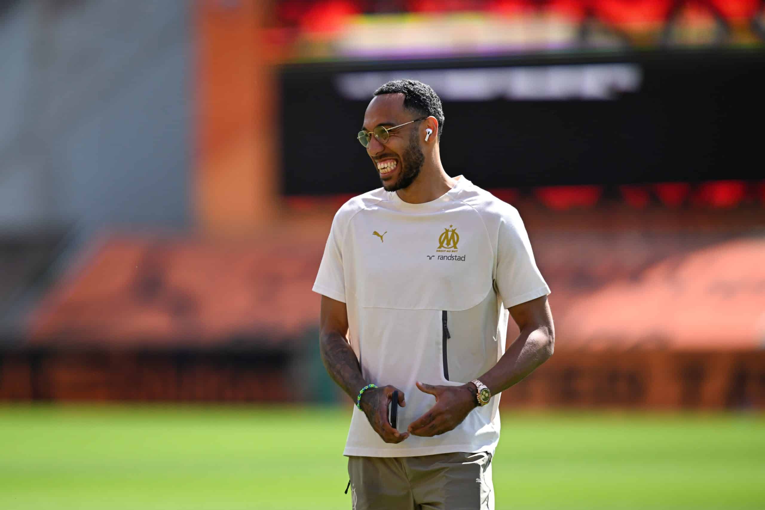 Pierre-Emerick Aubameyang avant le coup d'envoi du match à Lorient.