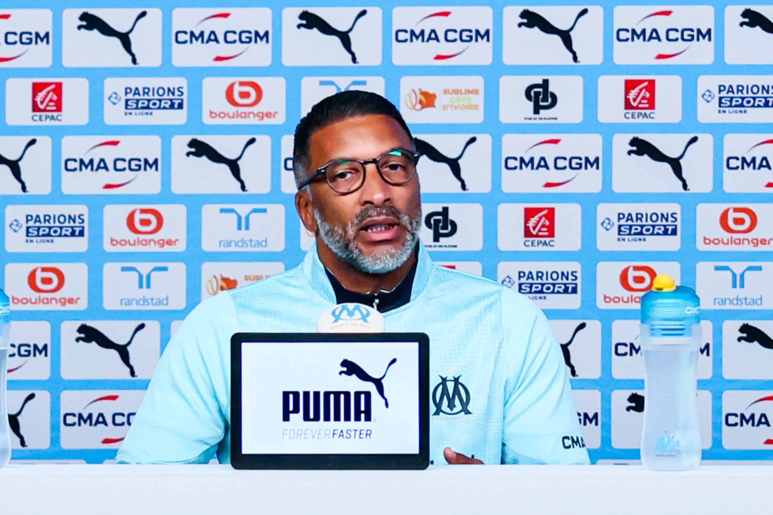Habib Beye en conférence de presse avec l'OM.