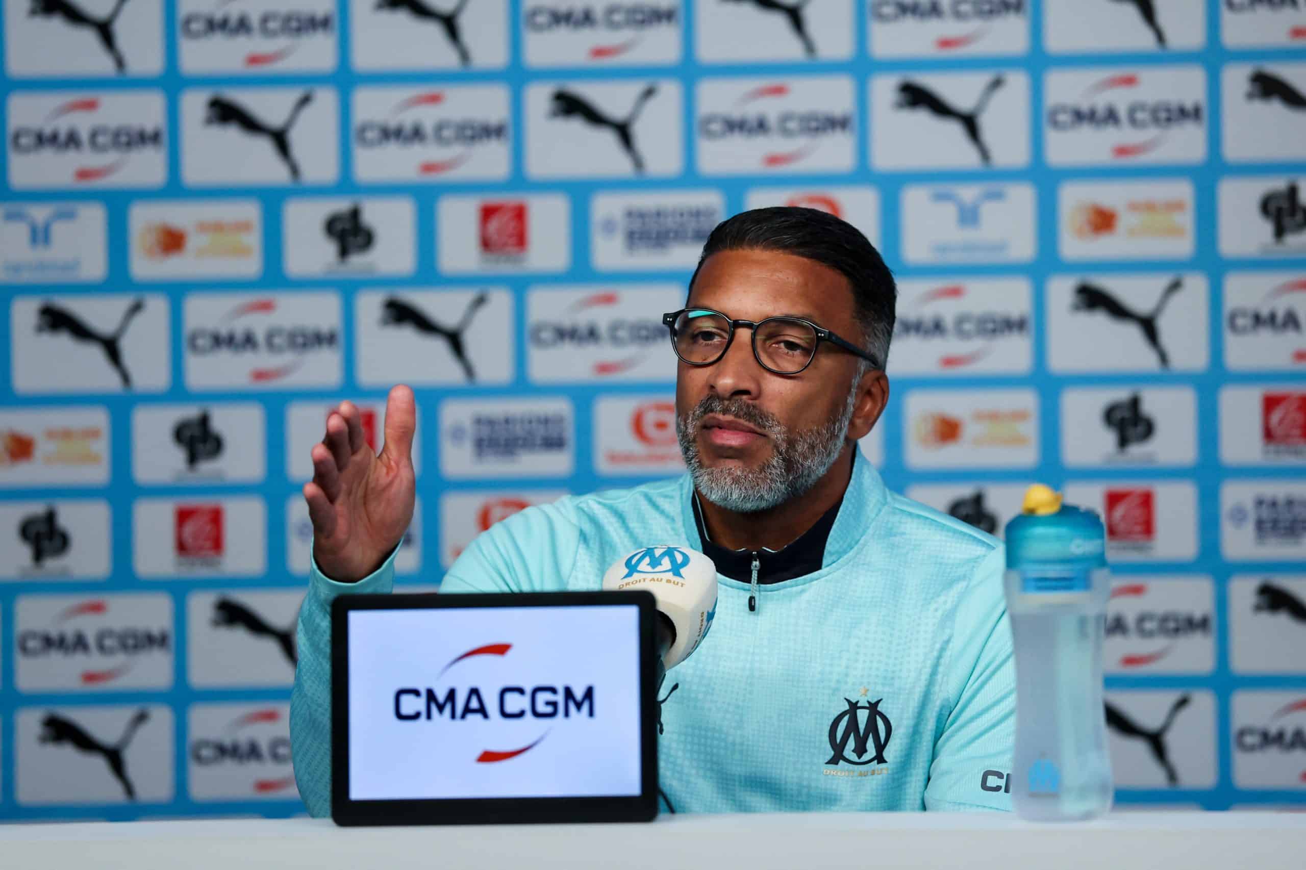 Habib Beye lors de sa première conférence de presse comme entraîneur de l'OM.