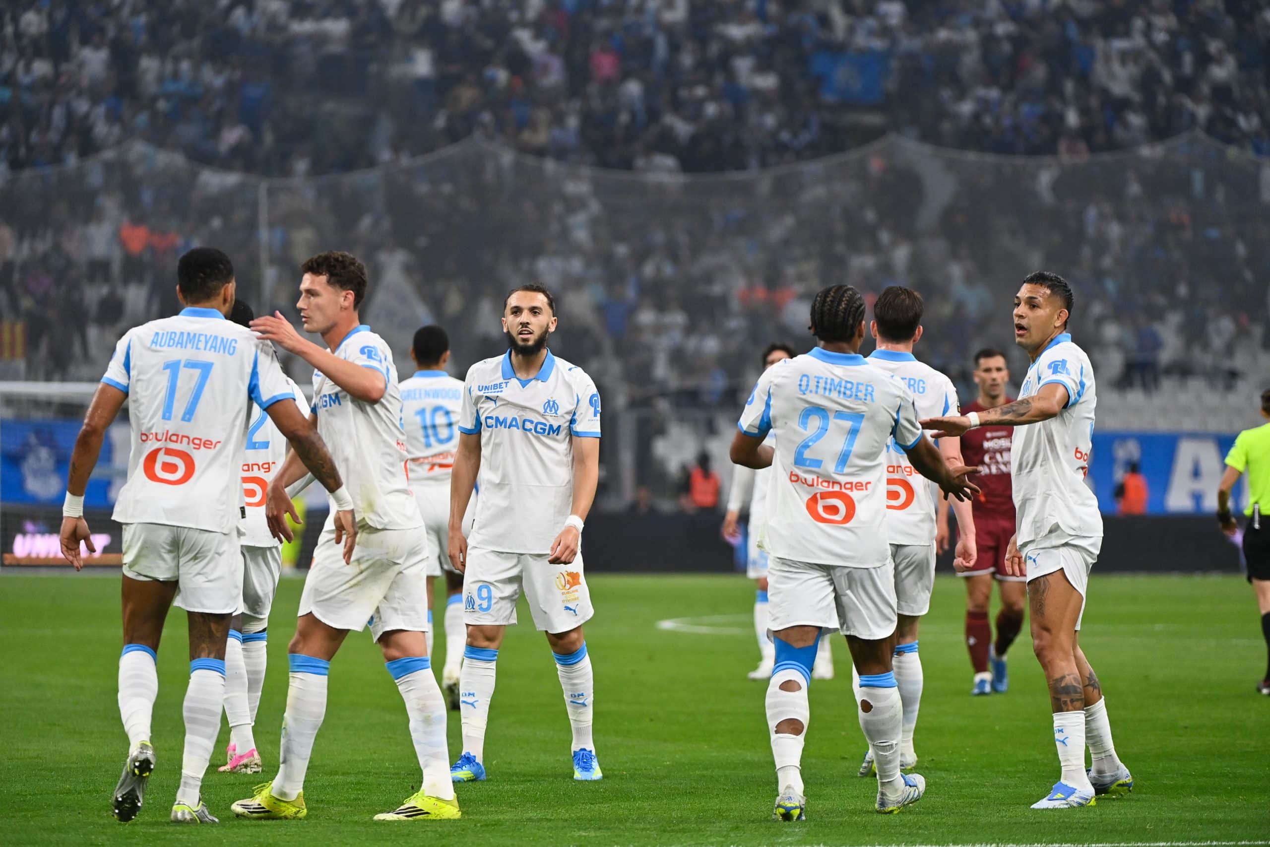 Amine Gouiri au milieu de ses partenaires phocéens face à Metz.