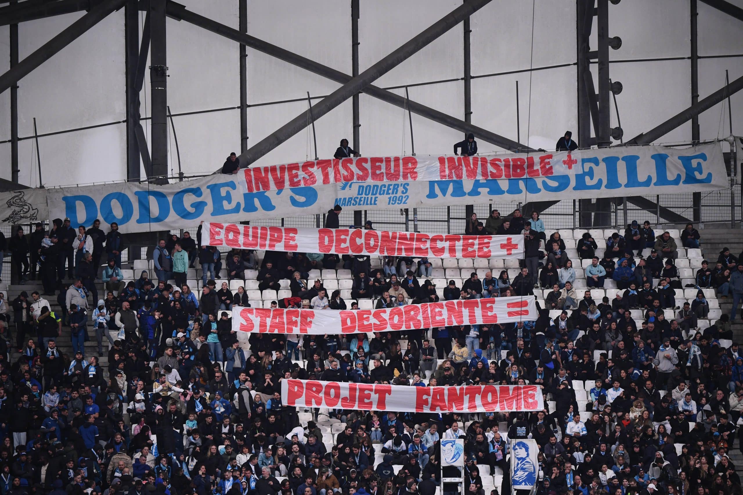 Les supporters de l'OM manifestant leur mécontentement avant le match contre Strasbourg.