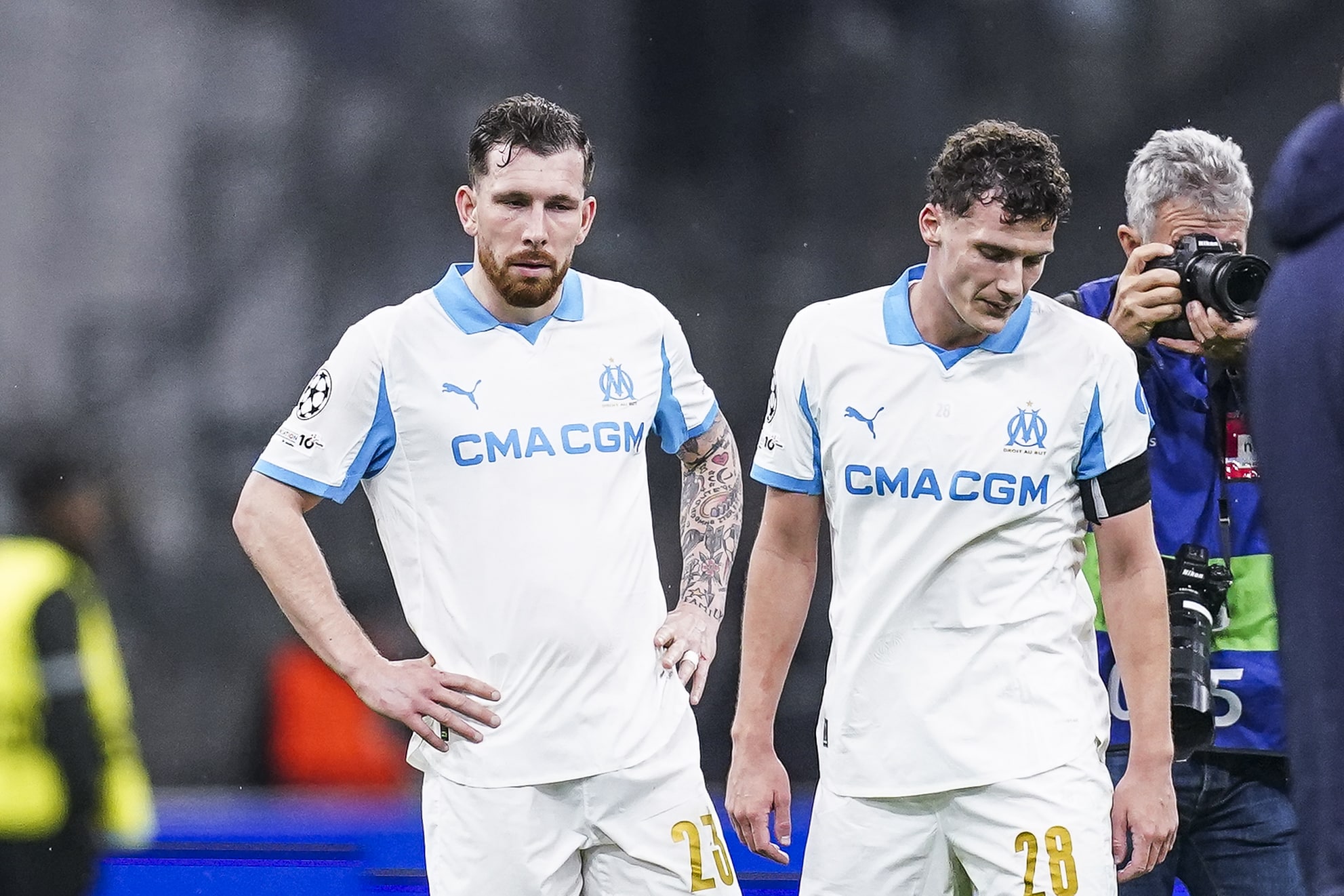 Pierre-Emile Hojbjerg et Benjamin Pavard déçus après la défaite contre Liverpool.