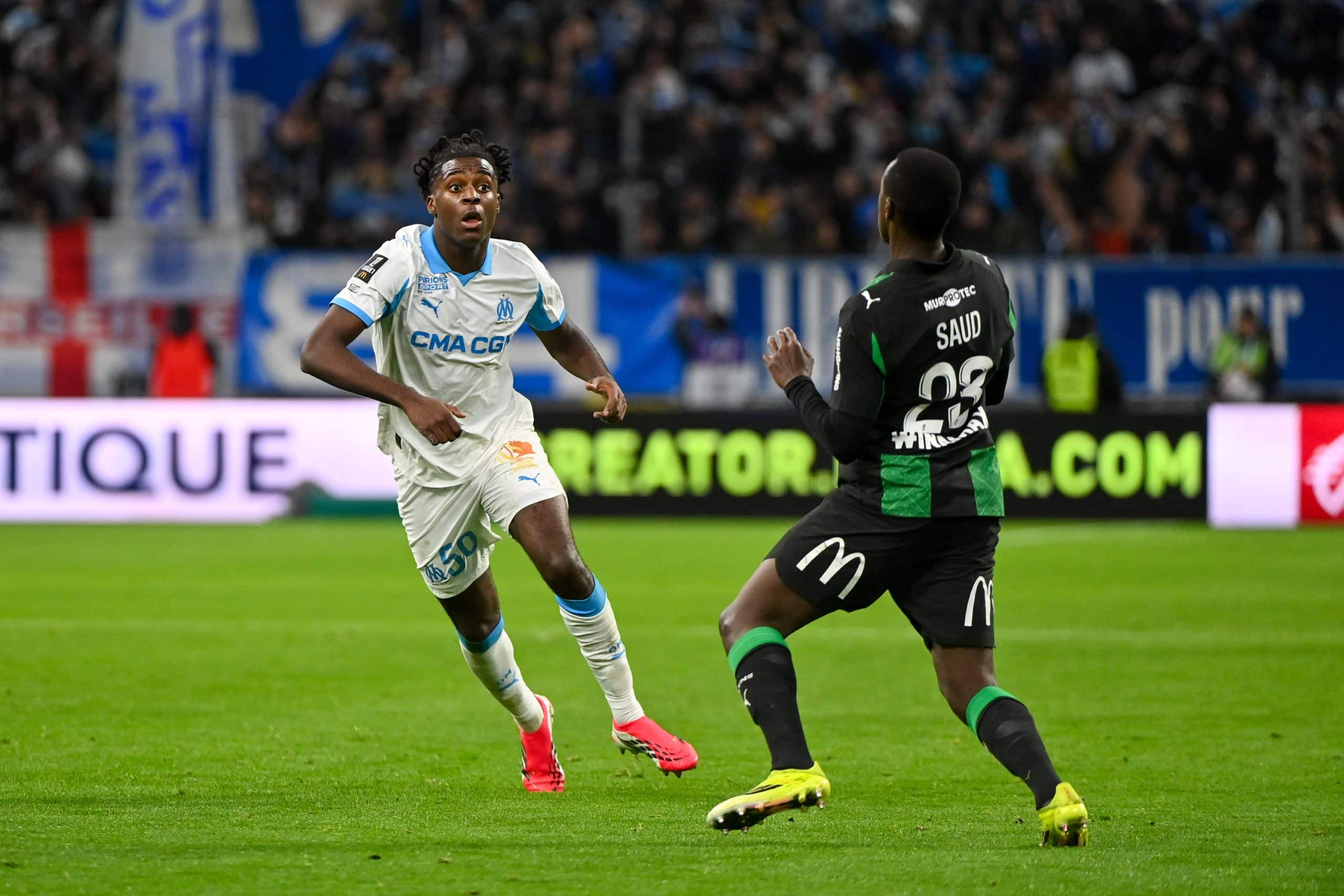 Darryl Bakola en action lors du match entre l'OM et le RC Lens.