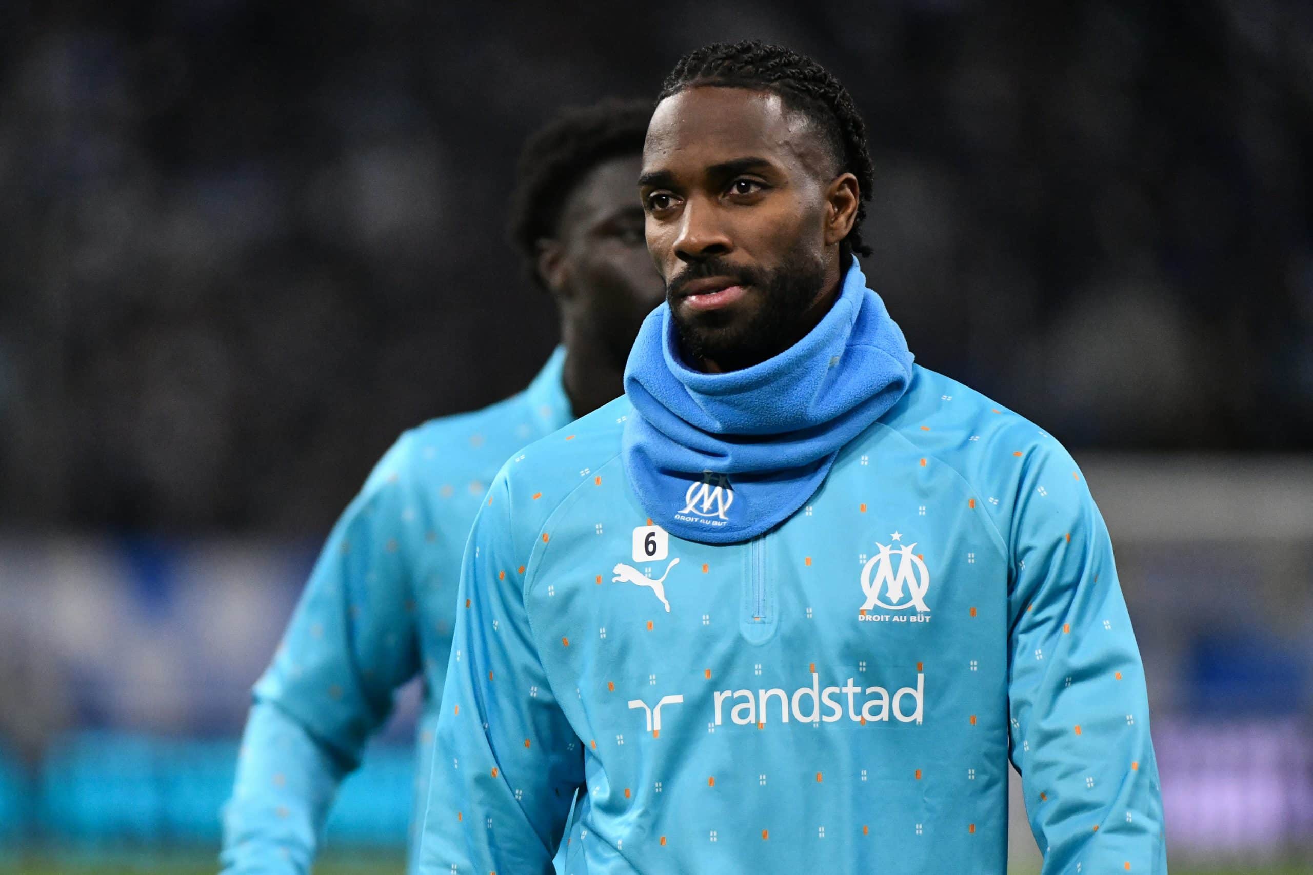 Ulisses Garcia à l'échauffement avec un match de l'OM.