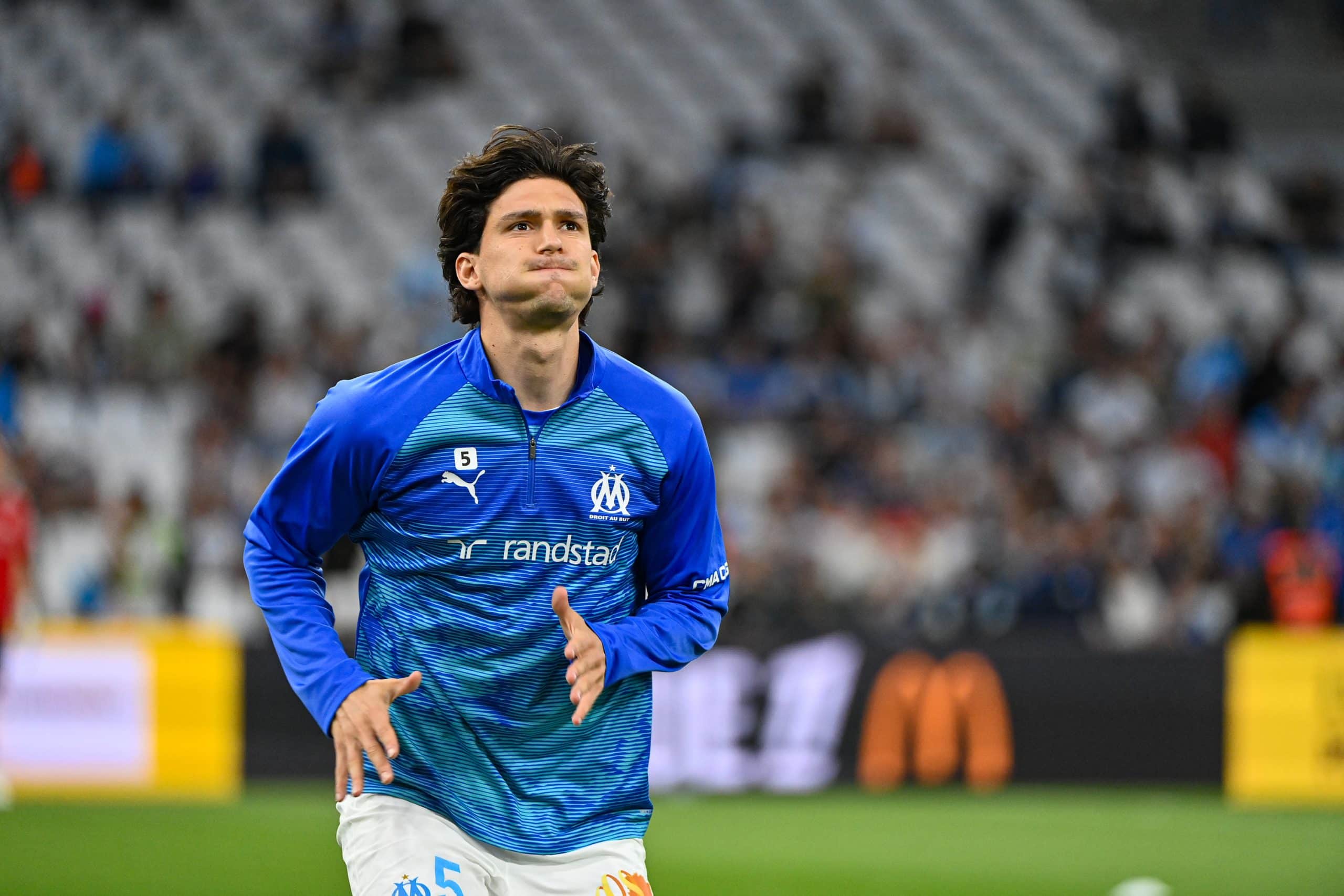 Leonardo Balerdi à l'échauffement avant un match de l'OM.