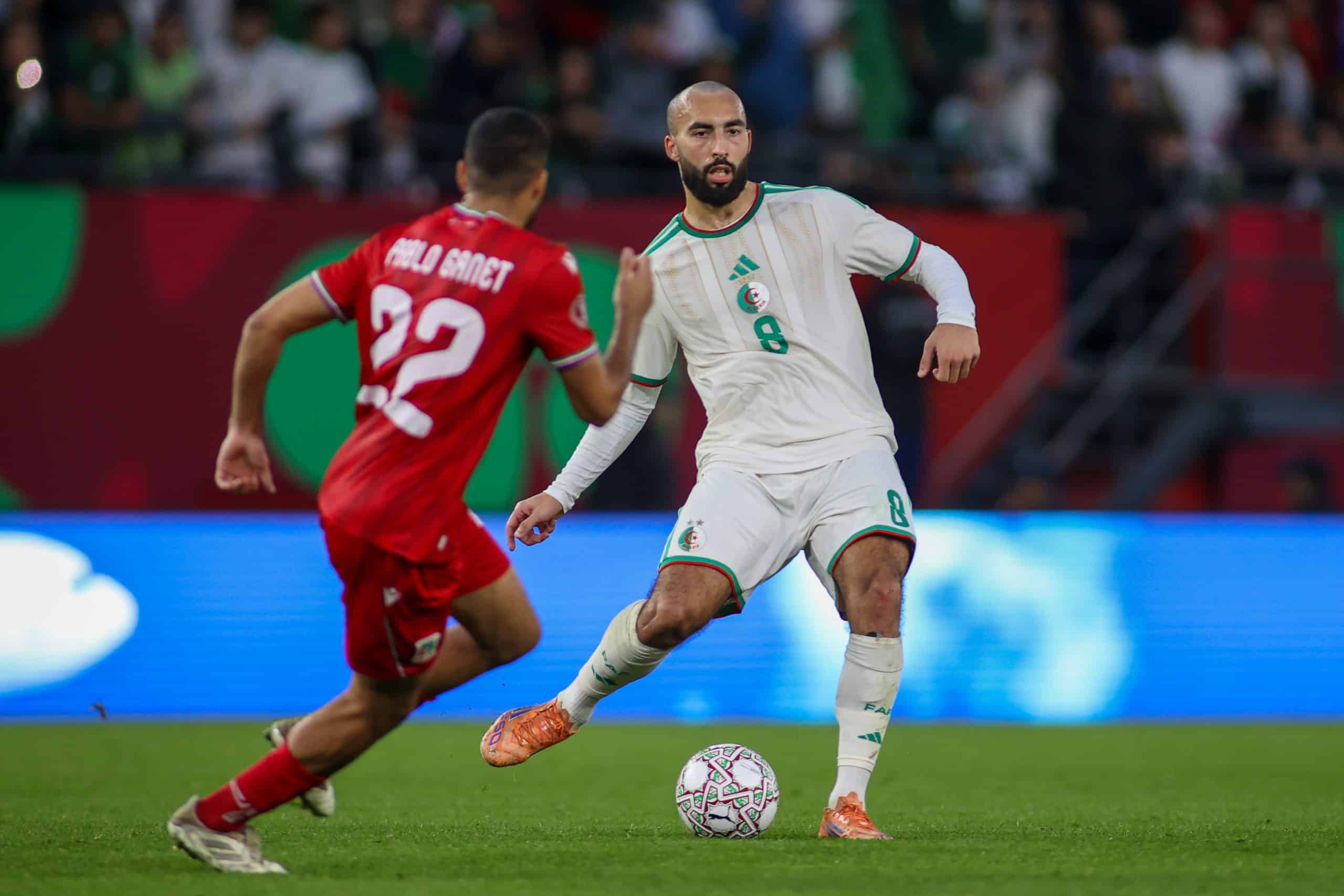 Himad Abdelli lors du match de l'Algérie contre la Guinée Equatoriale à la CAN.