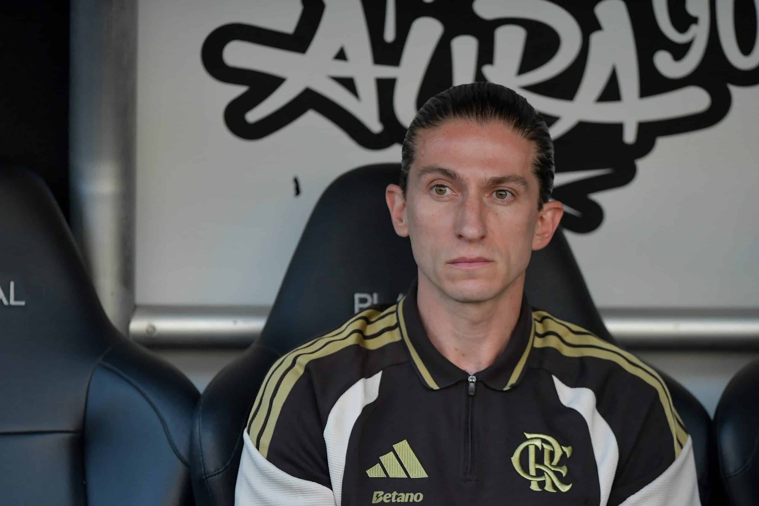 Filipe Luis sur le banc de Flamengo.