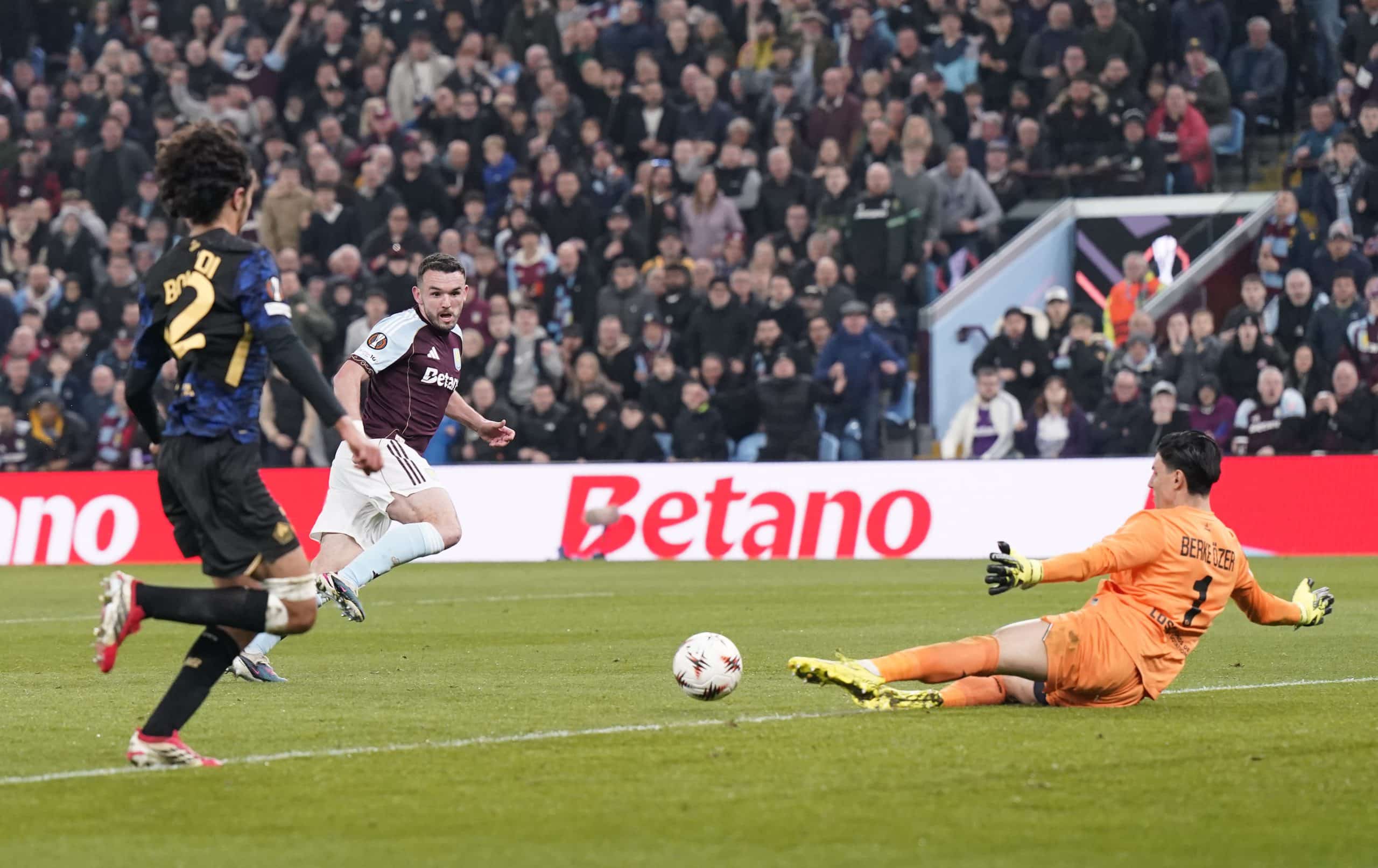 Le premier but d'Aston Villa, signé McGinn.