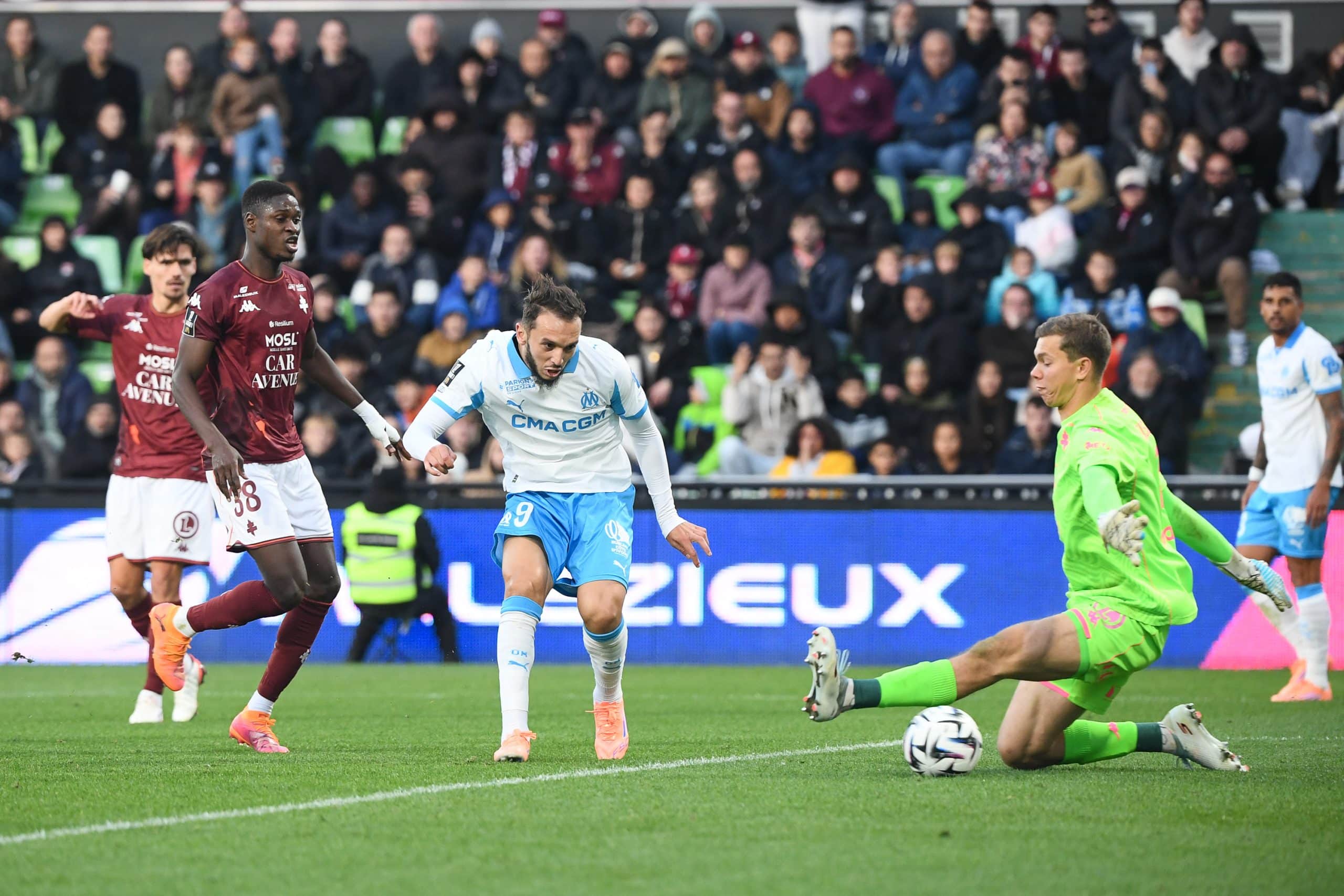 Amine Gouiri dans ses oeuvres lors du match aller entre le FC Metz et l'OM