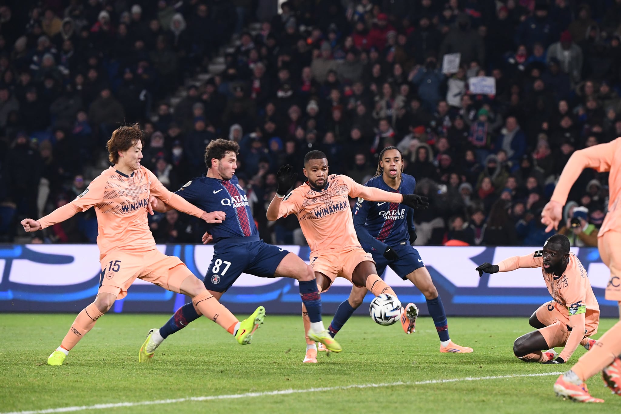 Joao Neves lors du match aller entre le PSG et Le Havre