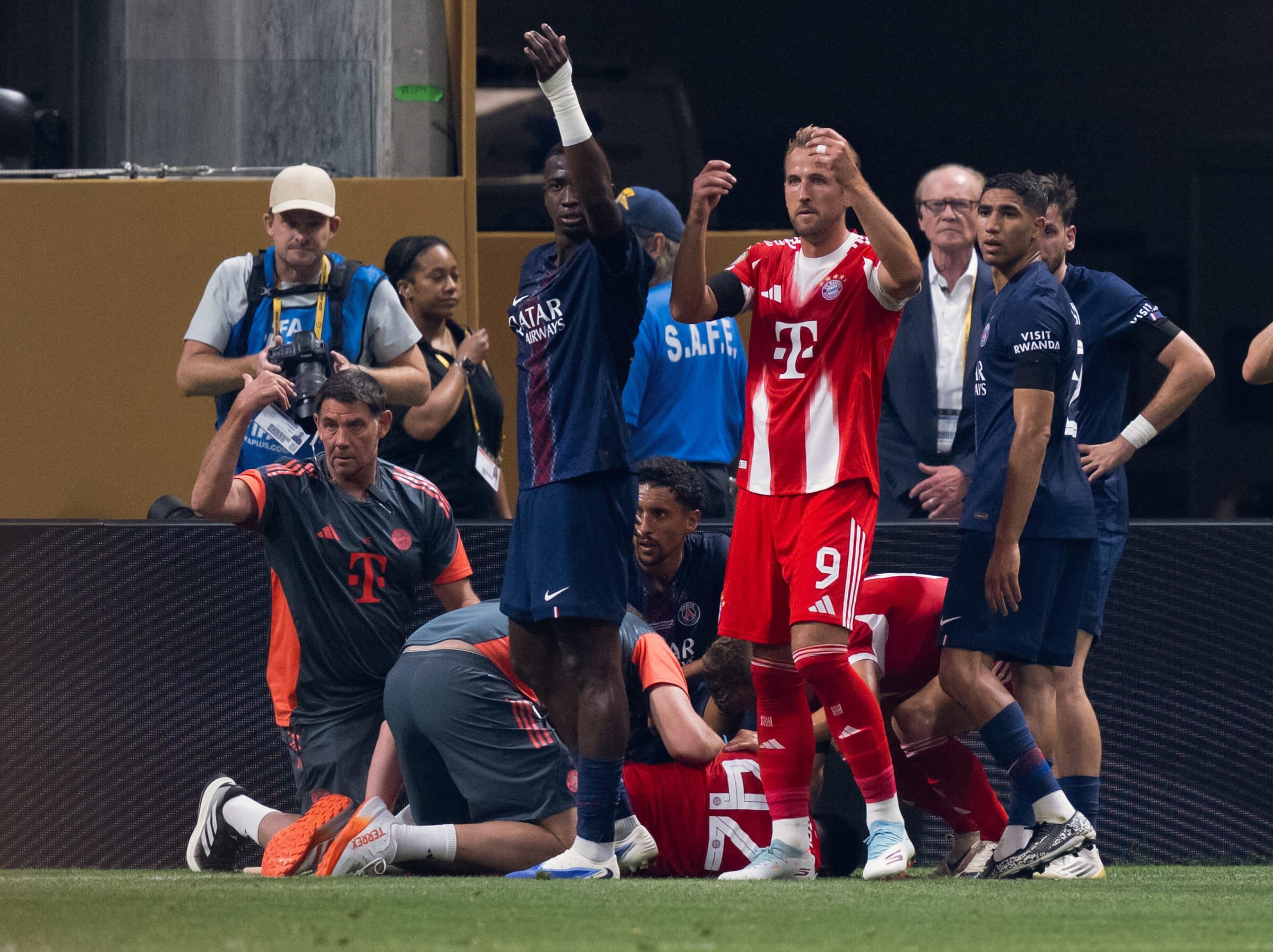 Les joueurs du PSG et du Bayern choqués après la blessure de Jamal Musiala.