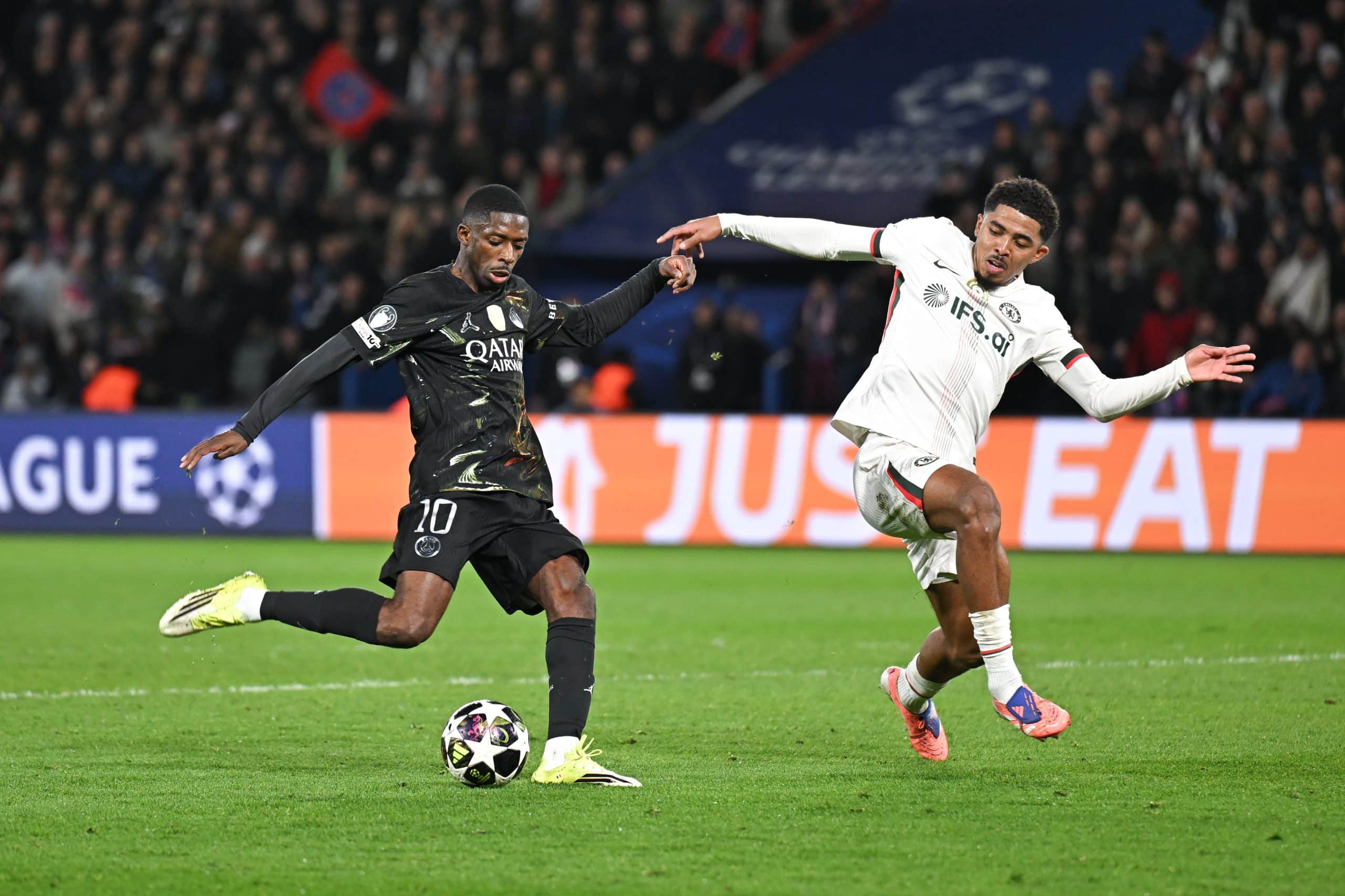 Ousmane Dembélé au duel avec Wesley Fofana