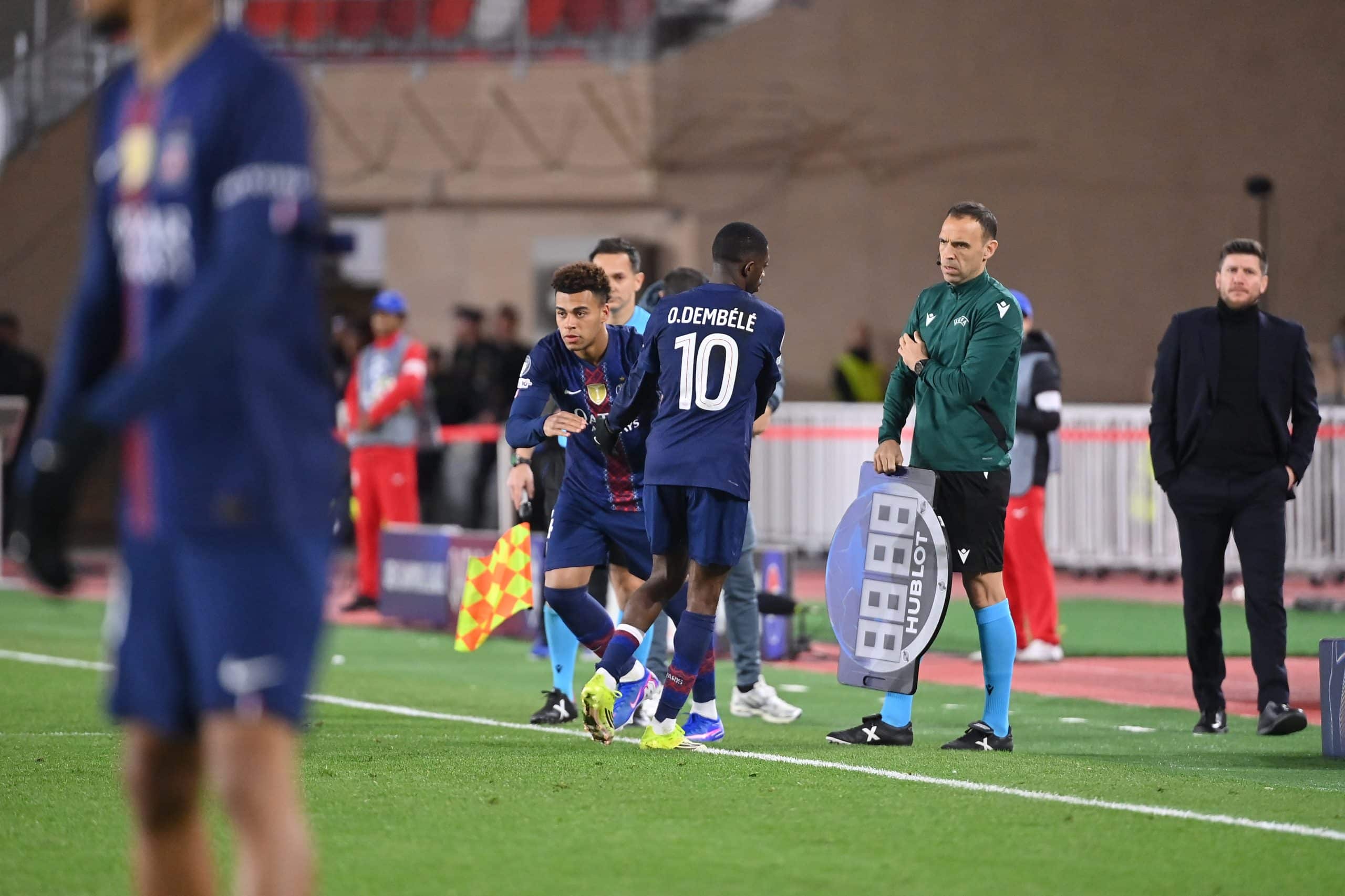 Désiré Doué remplaçant Ousmane Dembélé lors de Monaco-PSG en Champions League.