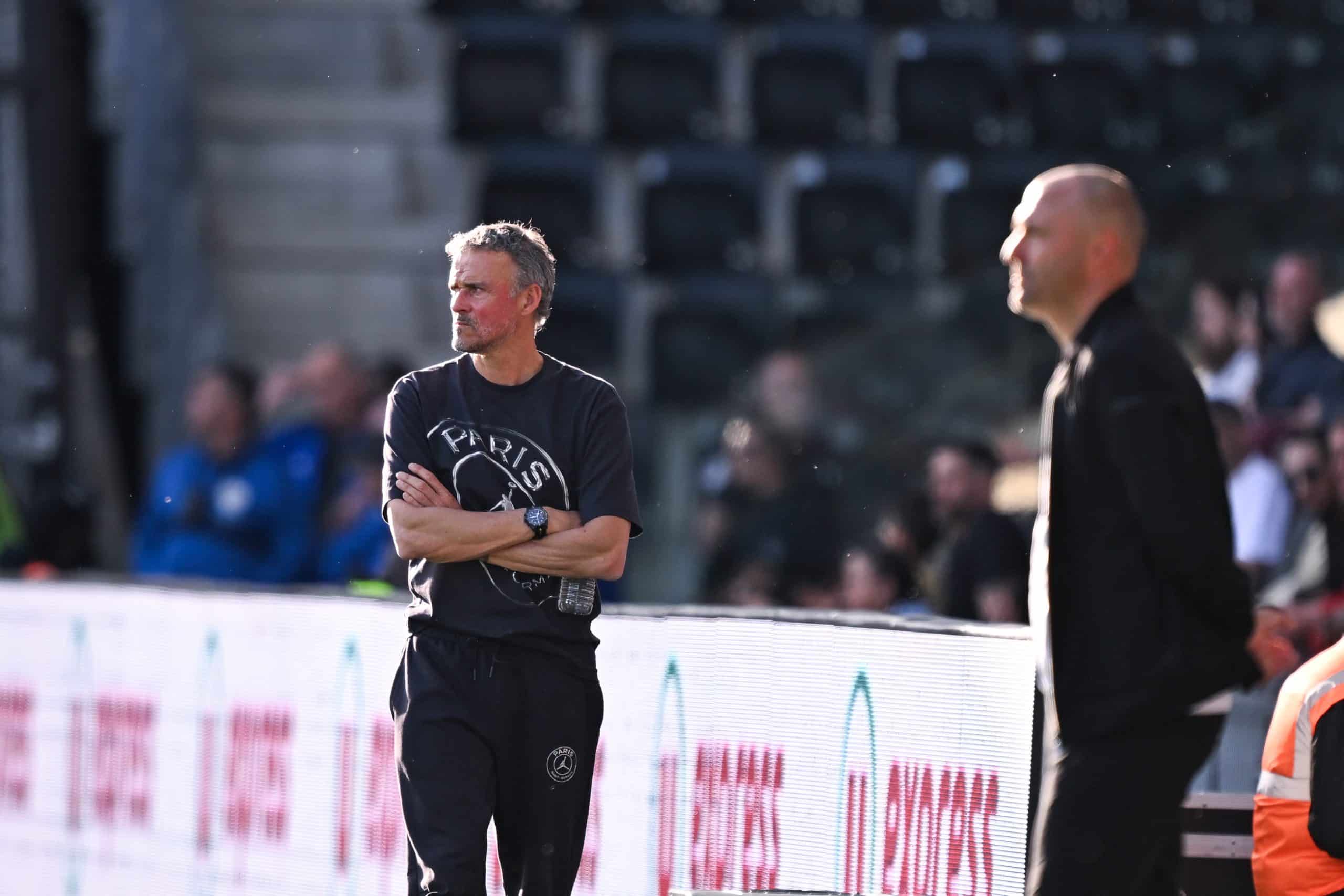 Luis Enrique sur le bord de touche lors du match à Angers hier.