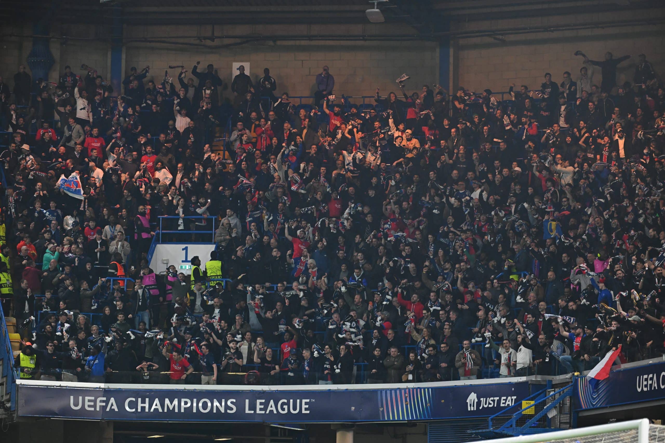 Les supporters du PSG lors du match à Chelsea.