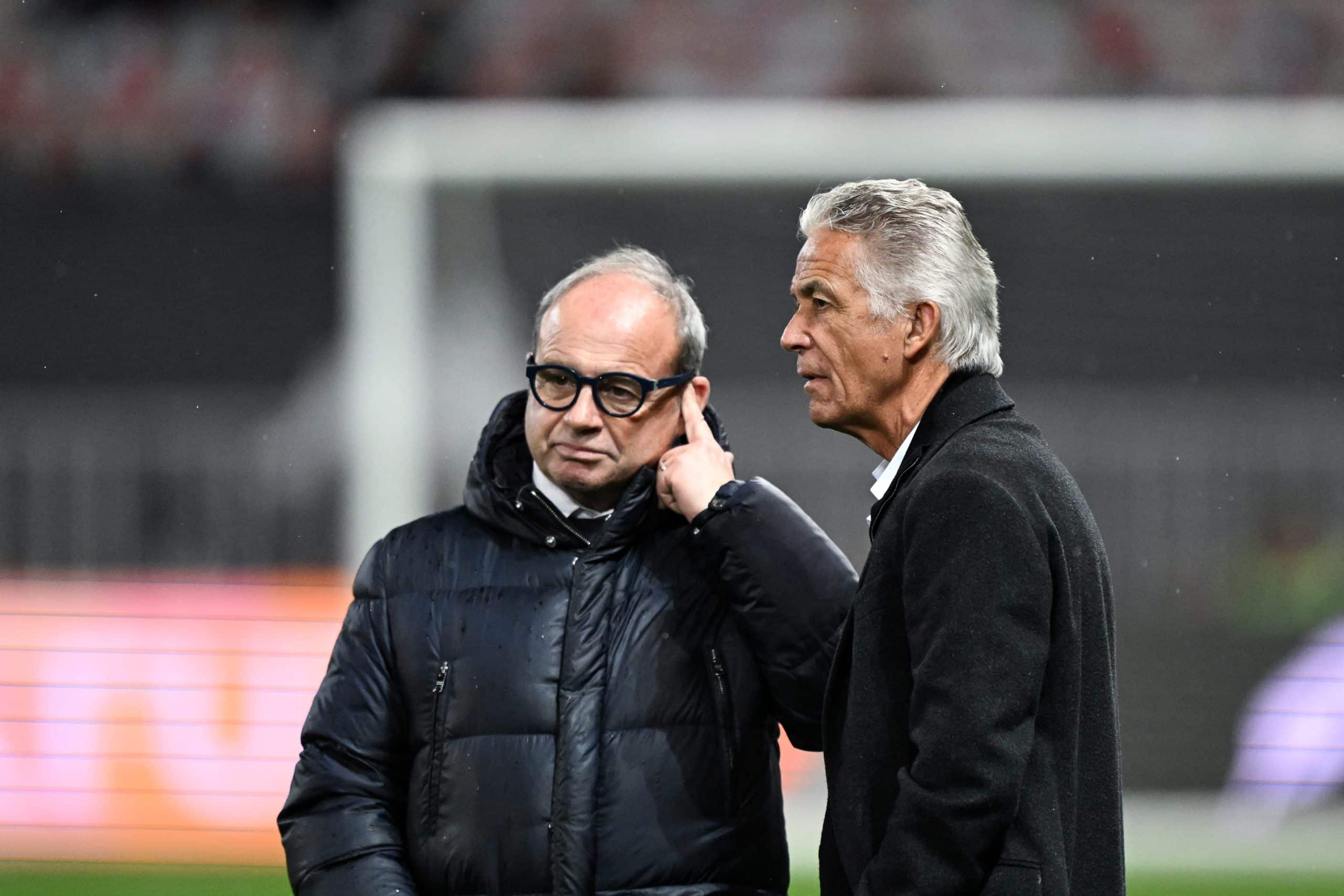 Le conseiller du PSG, Luis Campos, en compagnie de Jean-Pierre Rivère lors de Nice-Paris.
