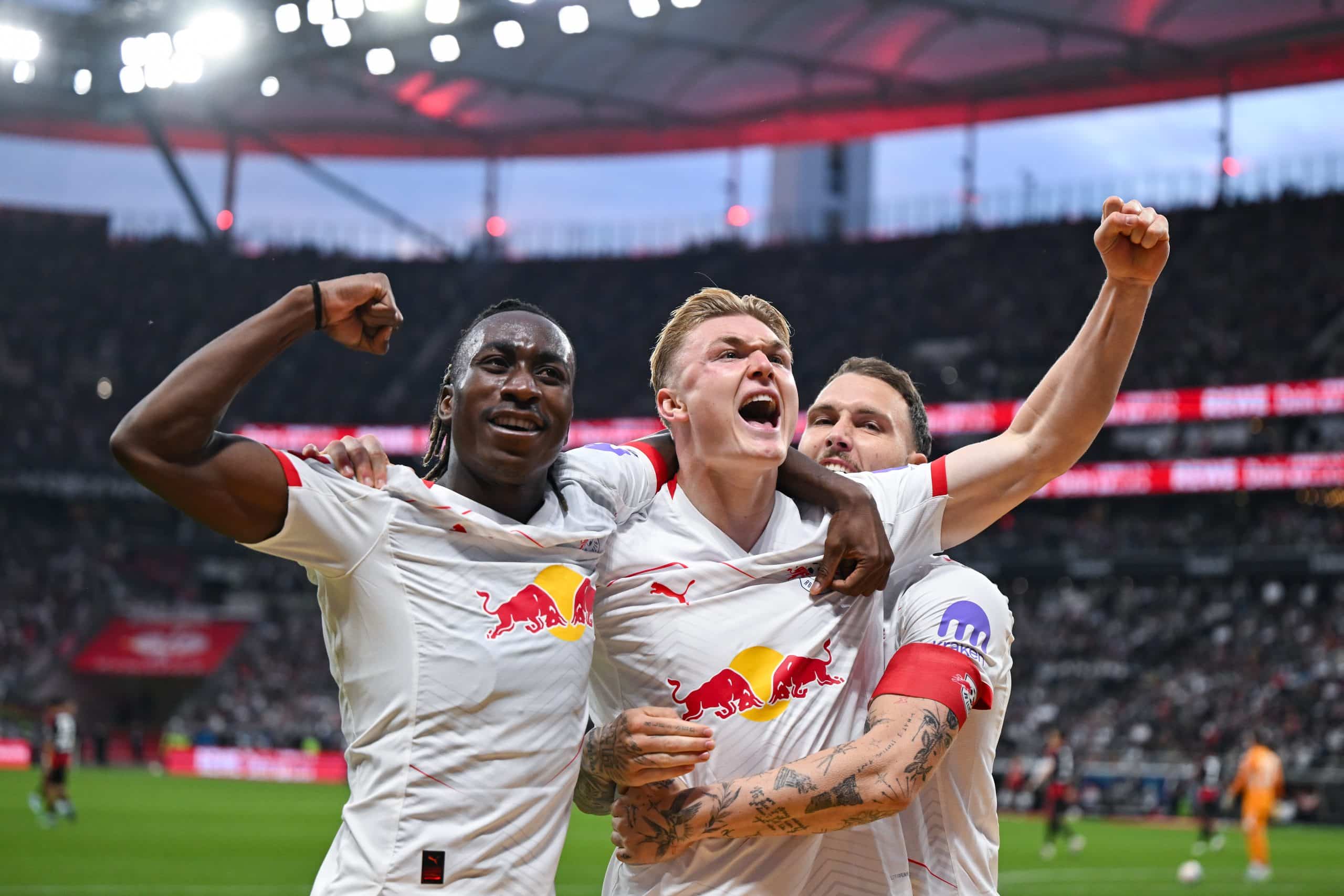 Yan Diomandé (à gauche) célébrant un but du RB Leipzig.