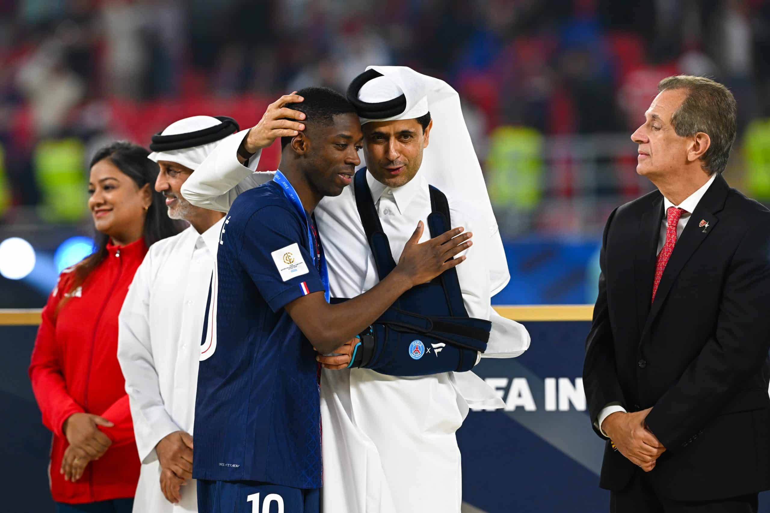 Nasser al-Khelaïfi félicitant Ousmane Dembélé après la victoire du Mondial des Clubs.