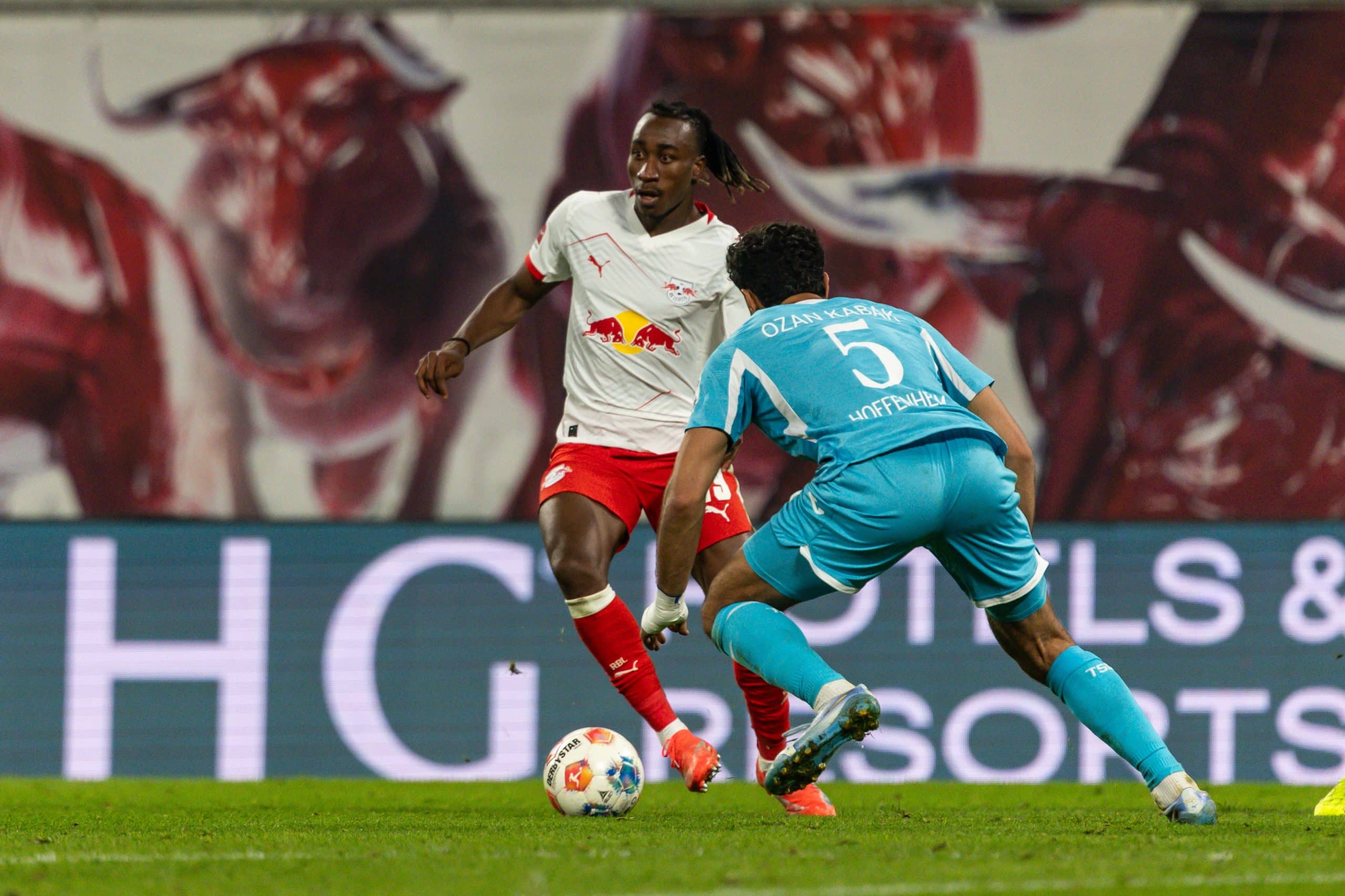 Yan Diomandé en action avec le RB Leipzig.