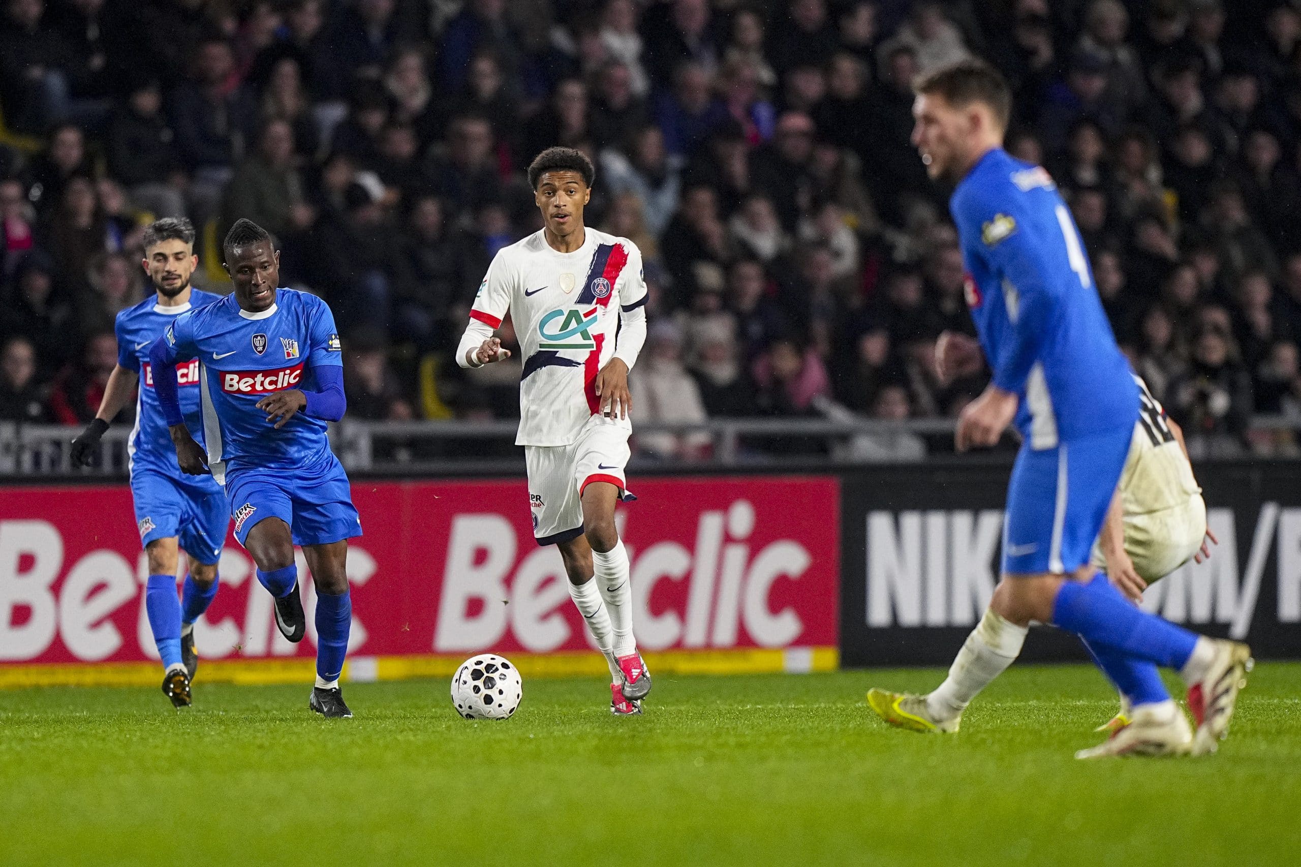 Noham Kamara en action lors du match de Coupe de France du PSG contre Vendée FC.