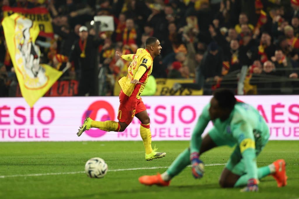 RC Lens – AJ Auxerre (1-0) : la place de leader retrouvée et un record égalé, les notes des Sang et Or