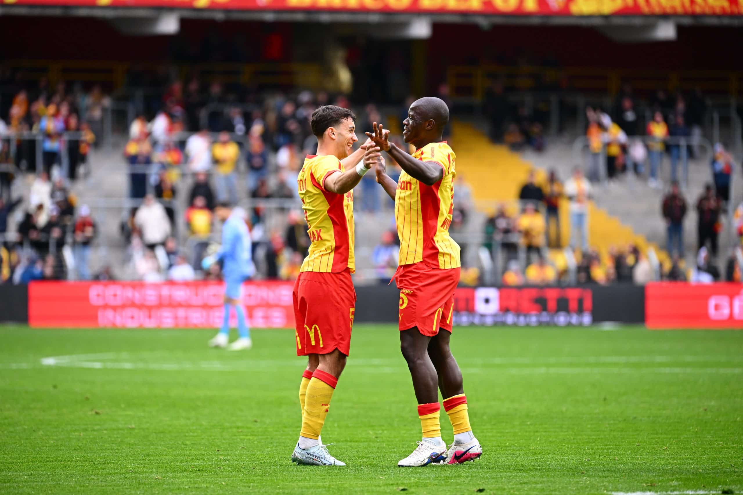 Andrija Bulatovic félicité par Malang Sarr après son but contre Rouen.