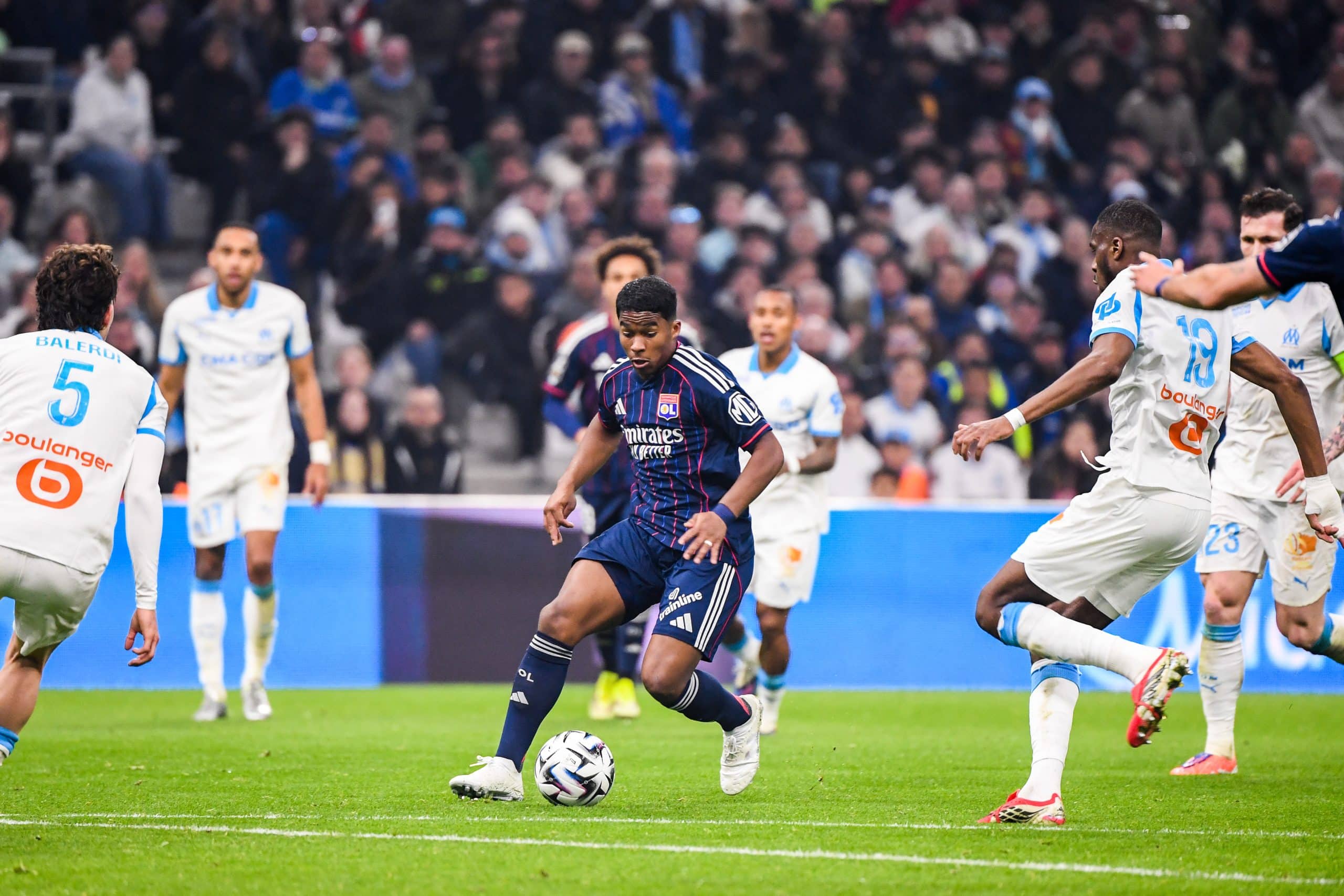 Endrick en action balle au pied lors de l'Olympico.