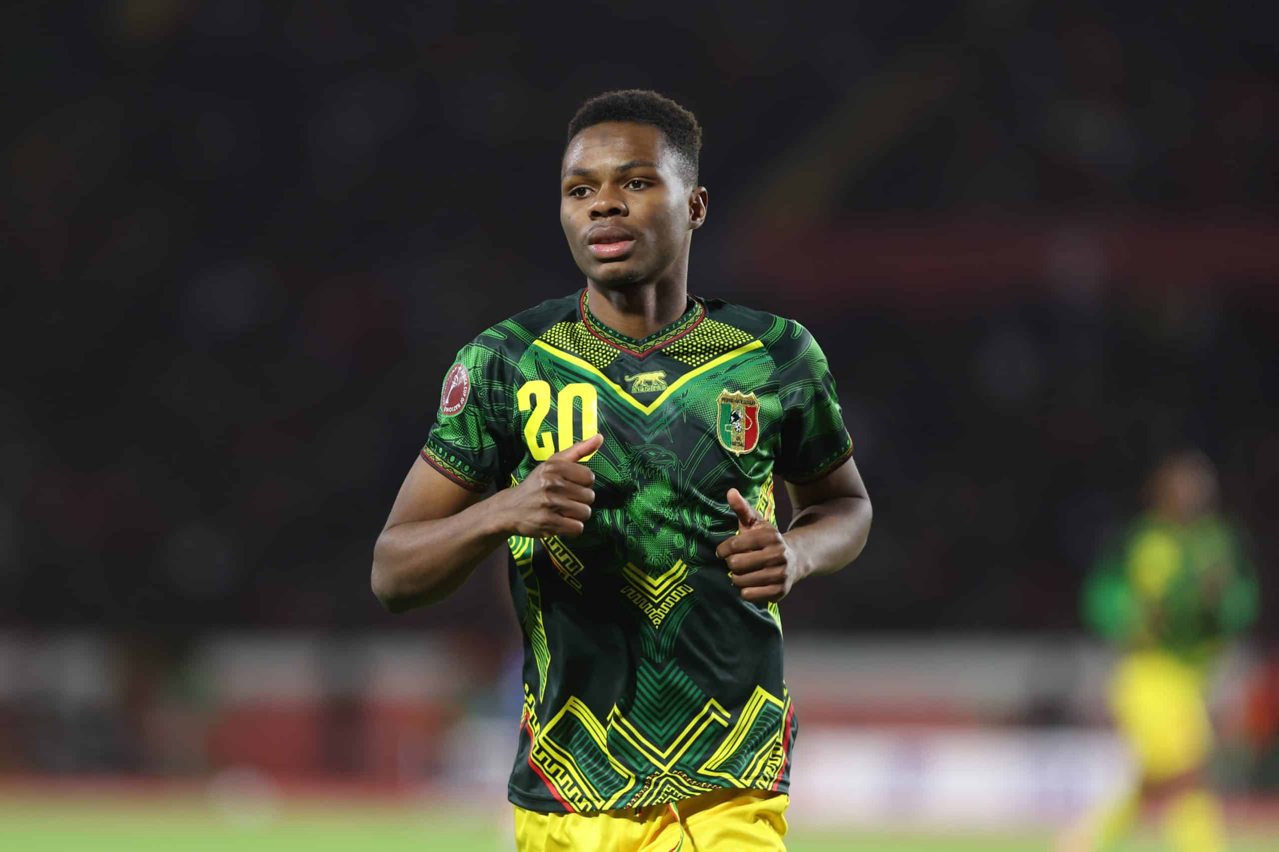 Mamadou Sangaré avec le maillot du Mali.