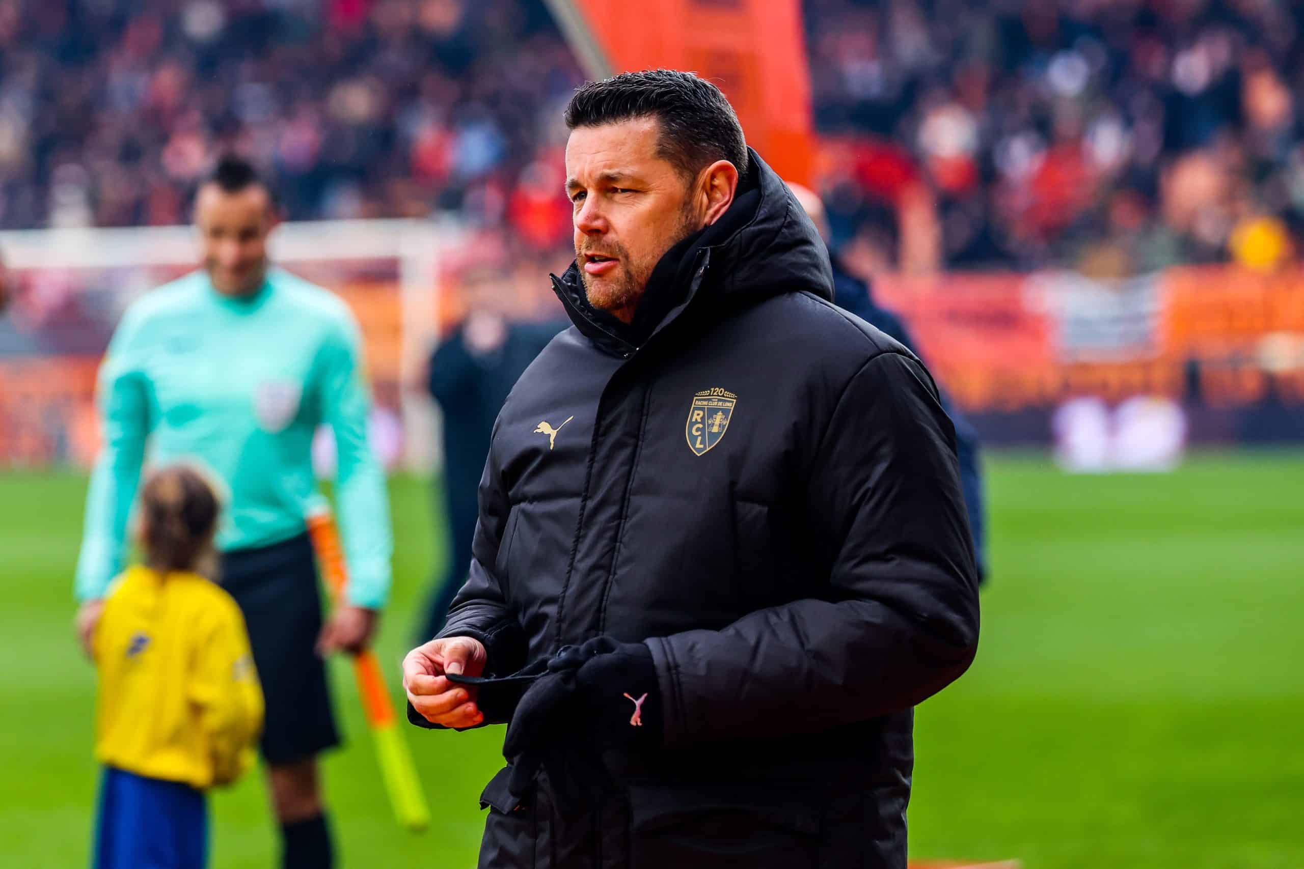 L'entraîneur du RC Lens, Pierre Sage, lors du match à Lorient.