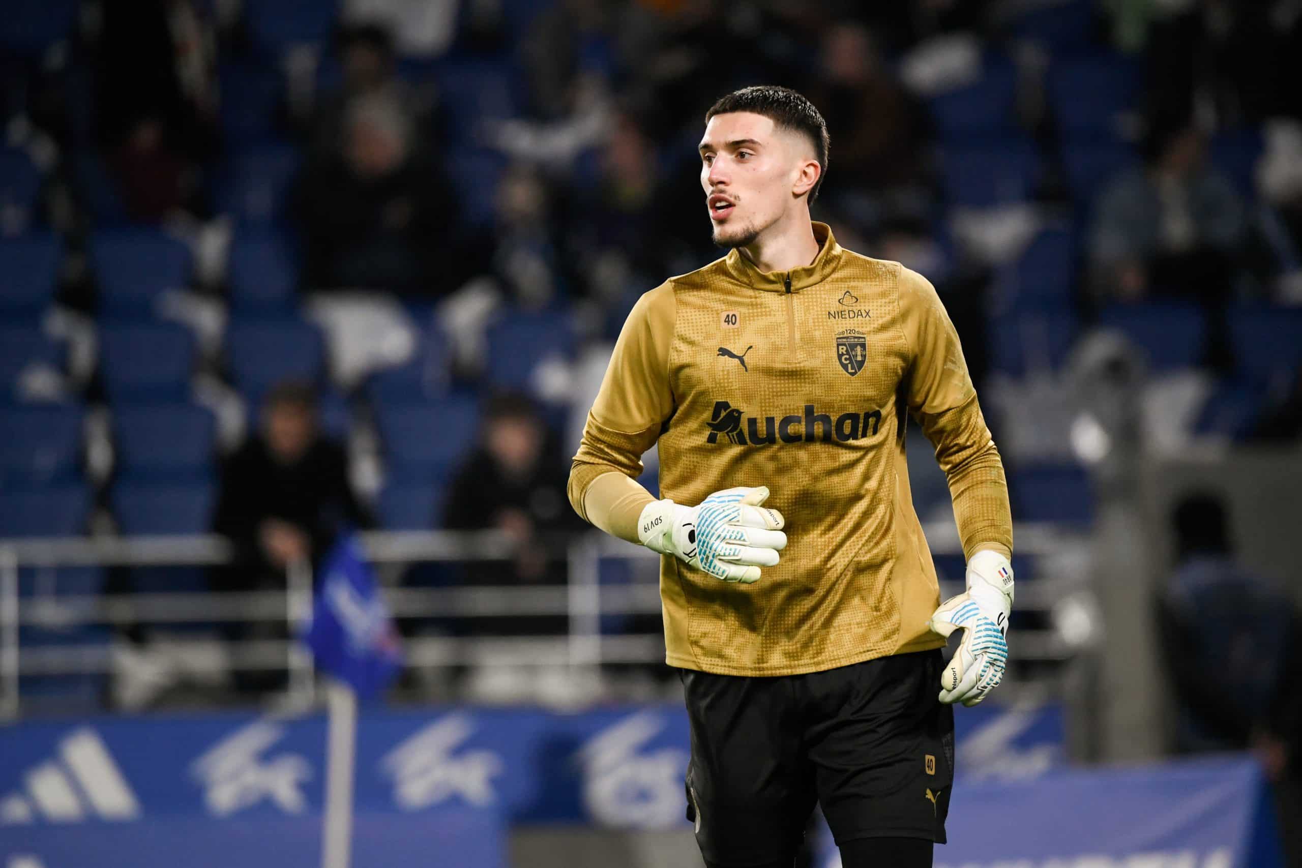 Robin Risser à l'échauffement avant Strasbourg-Lens.