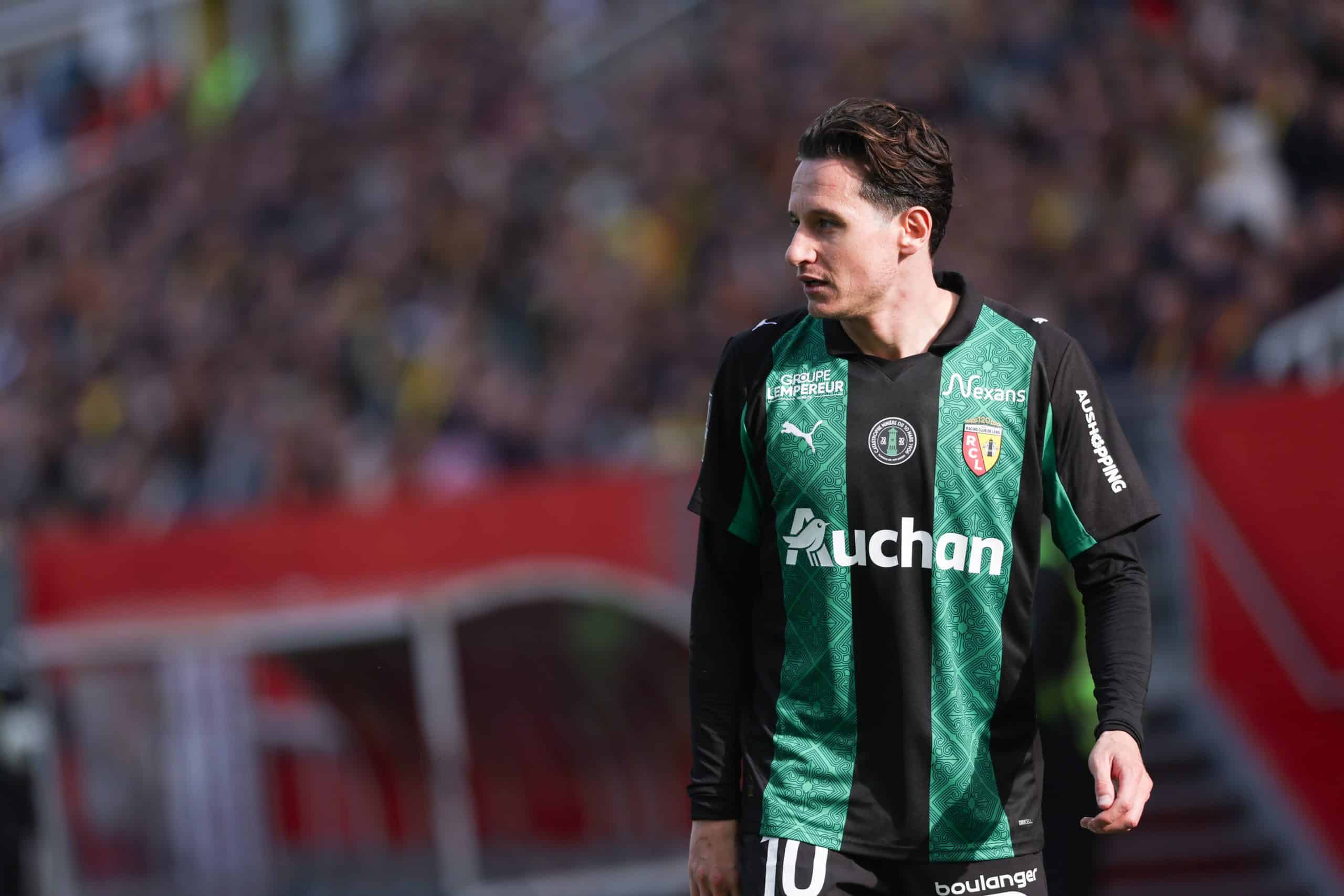 Florian Thauvin avec le maillot en hommage à la catastrophe de Courrières.