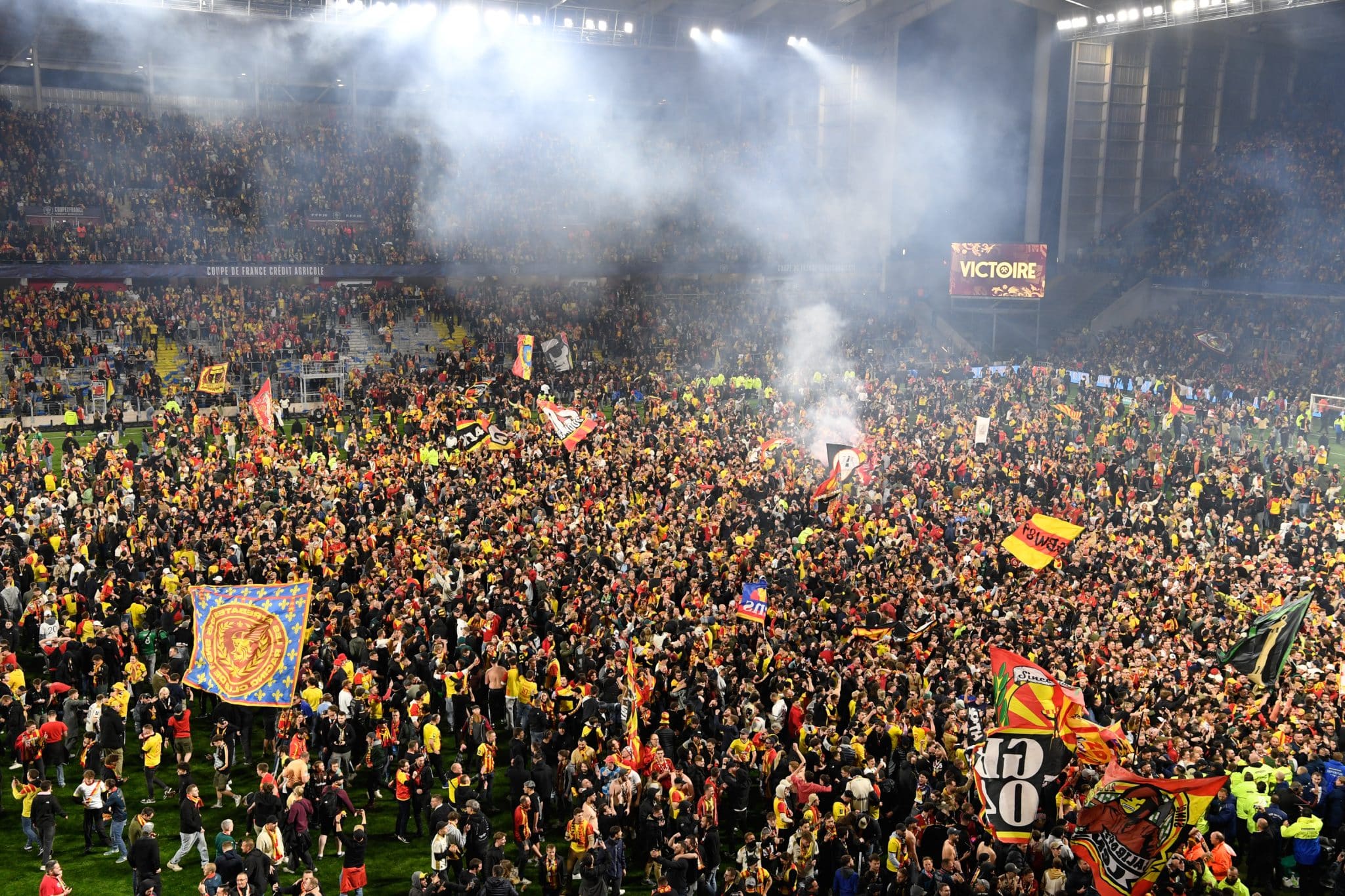 Supporter Rc Lens RC Lens : les supporters lensois se mobilisent après l'agression d'un ...