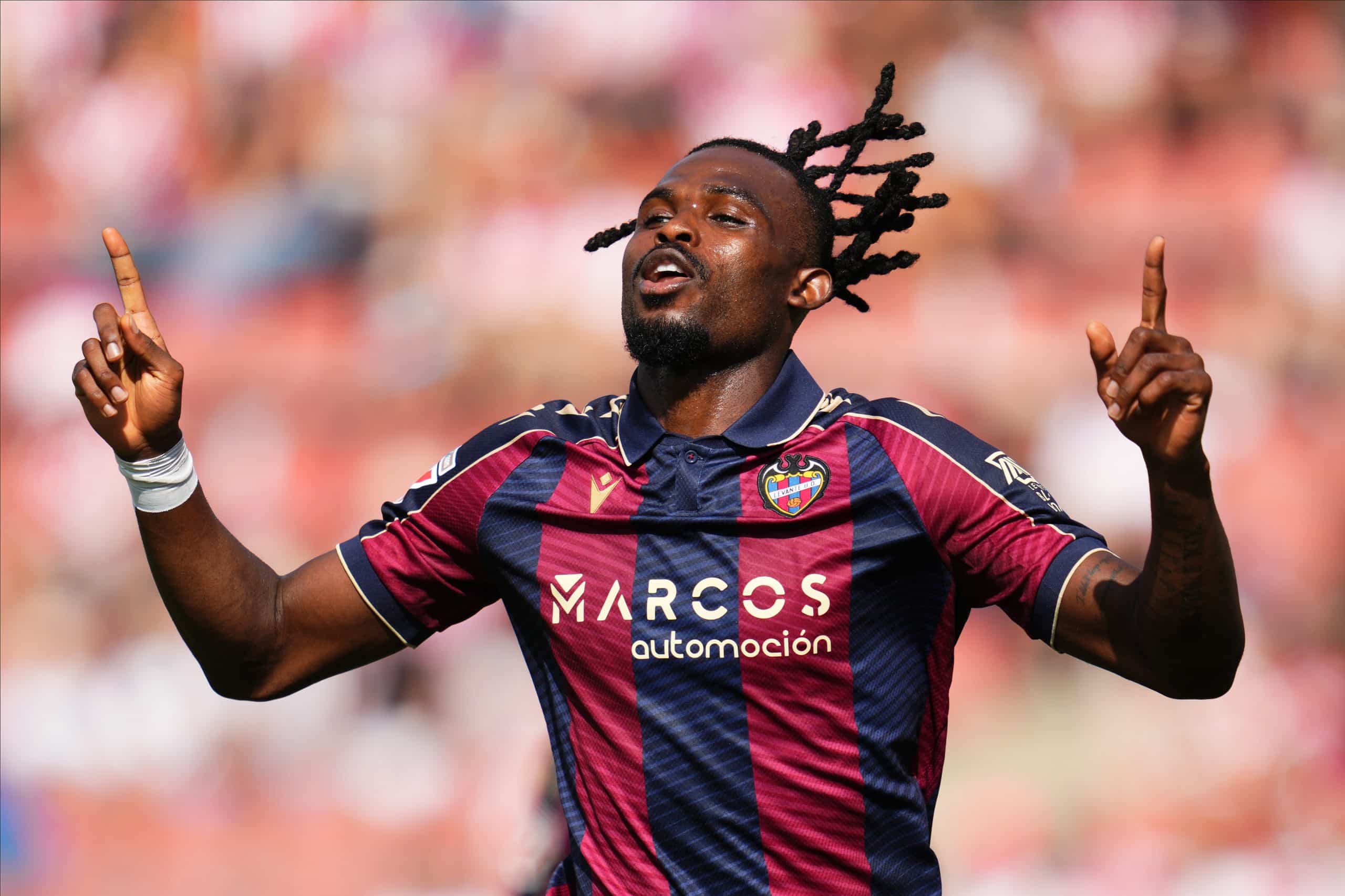 Goduine Koyalipou célébrant son seul but inscrit avec Levante.