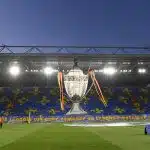 RC Lens – TFC : les images du superbe tifo sang et or