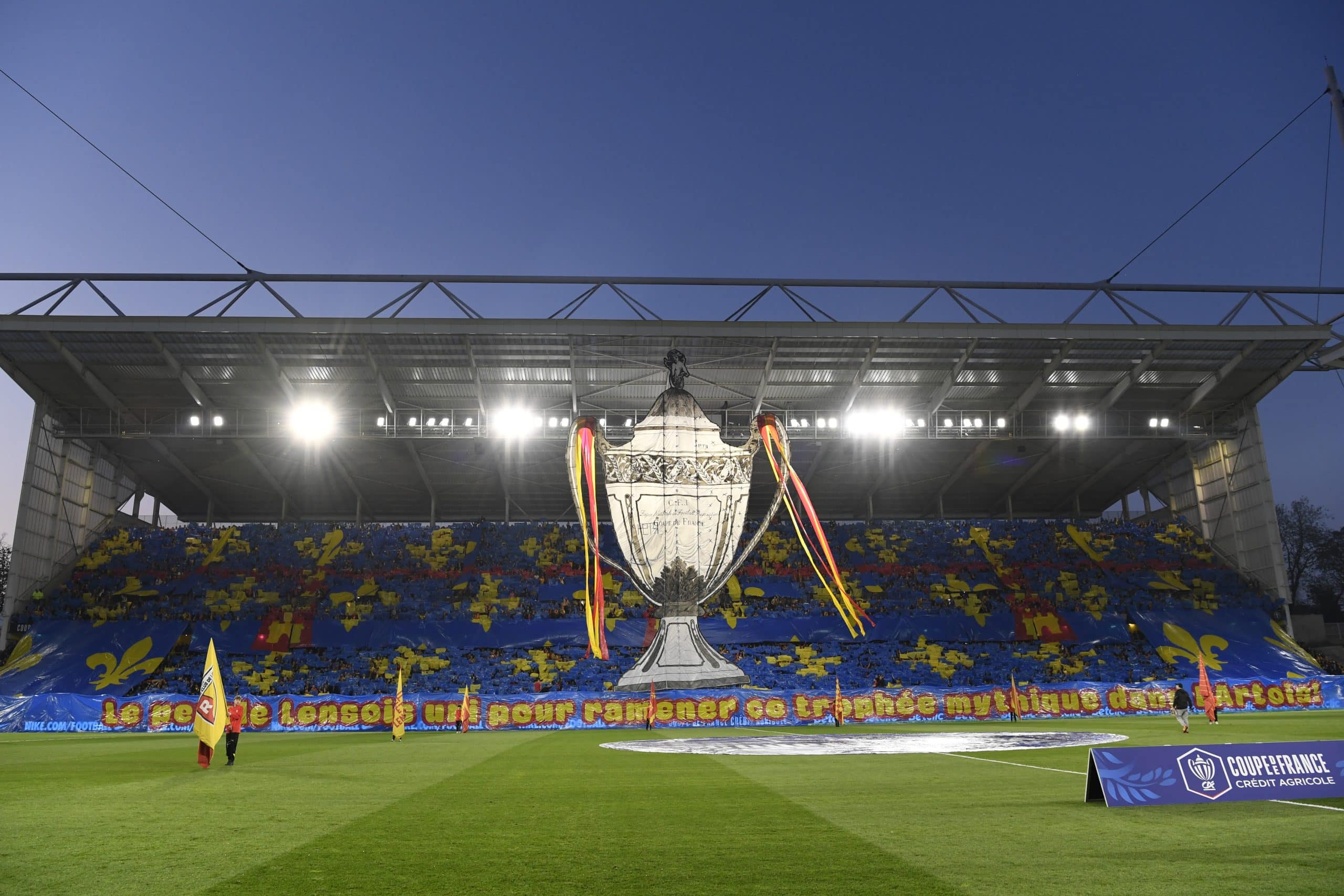 Le tifo de la Marek avant Lens-TFC.