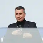 RC Strasbourg : Pierre Ménès clarifie l’avenir de Marc Keller et envoie un message aux « abrutis » qui demandent son départ