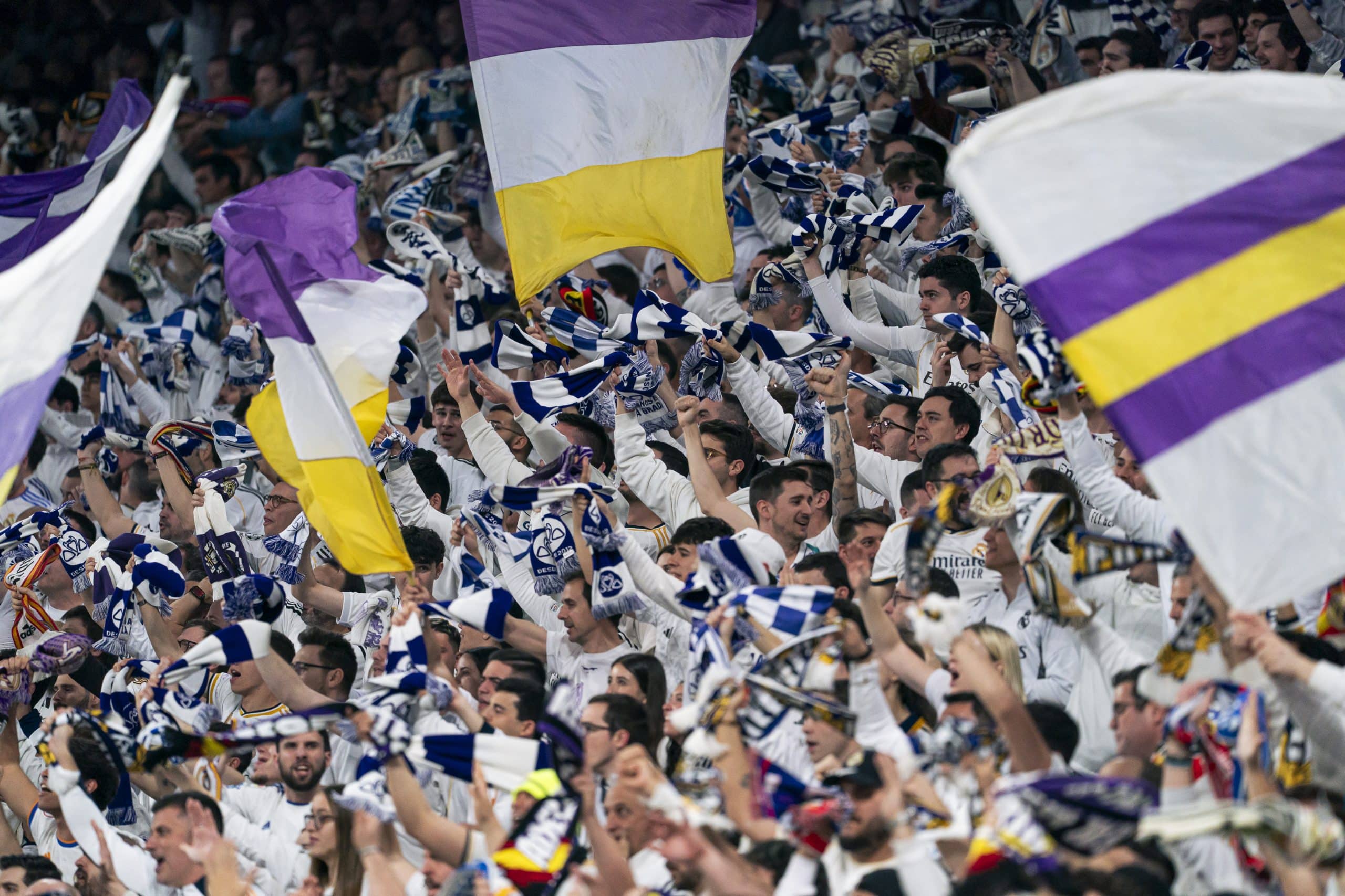 Les ultras du Real Madrid lors du match contre le Benfica.